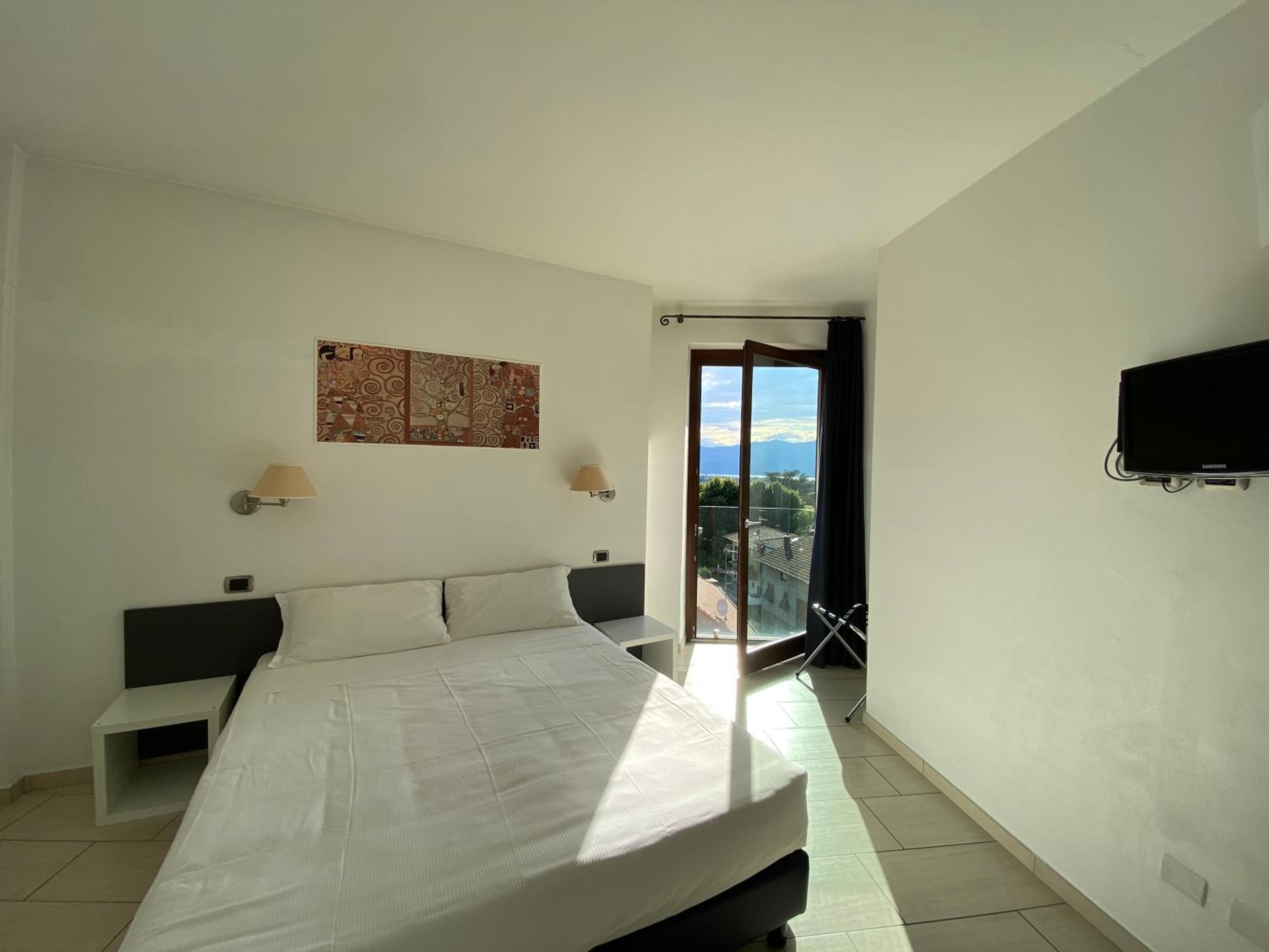 Deluxe Double or Twin Room - Photo 6