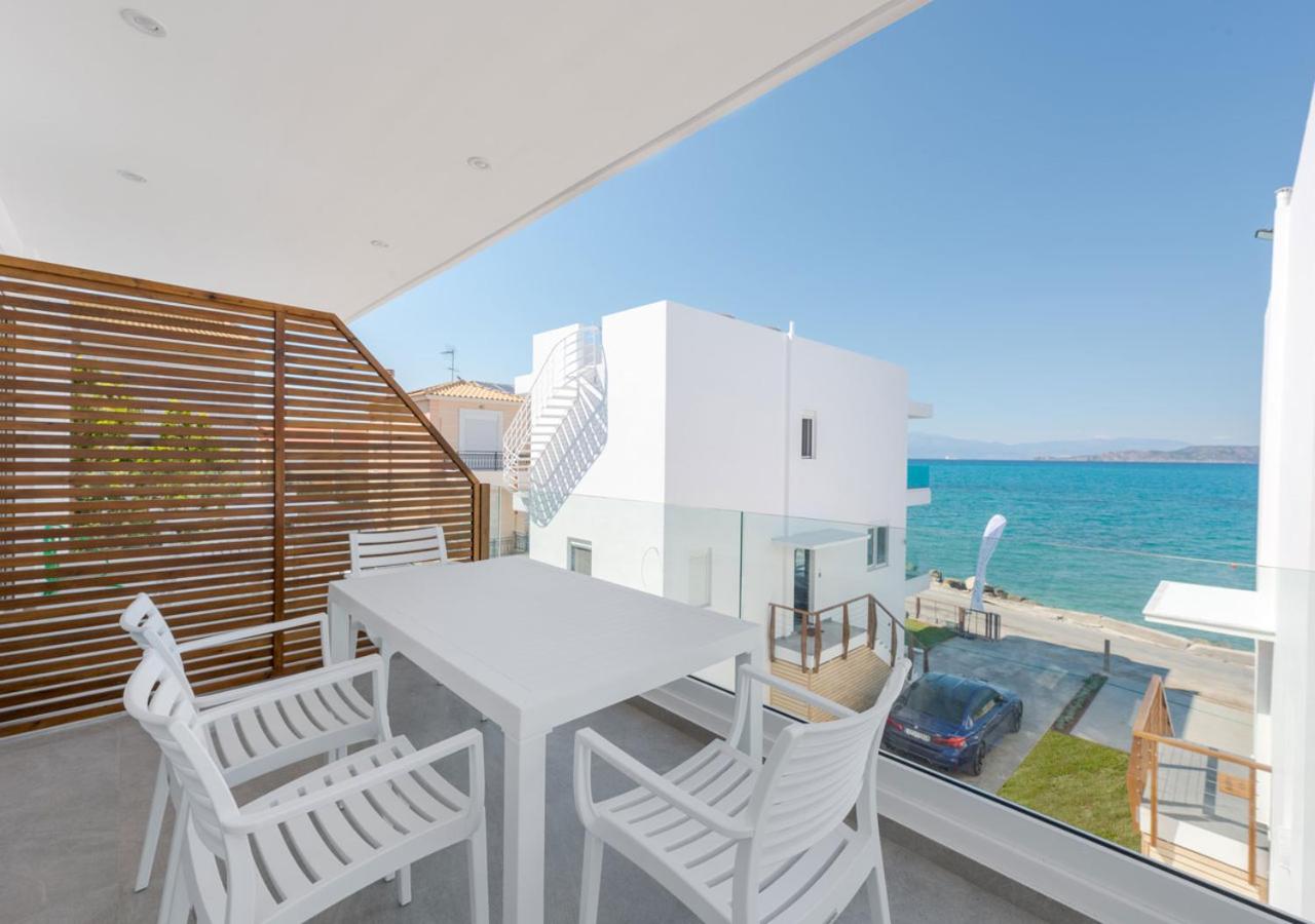 Deluxe Suite with Sea View - Photo 3
