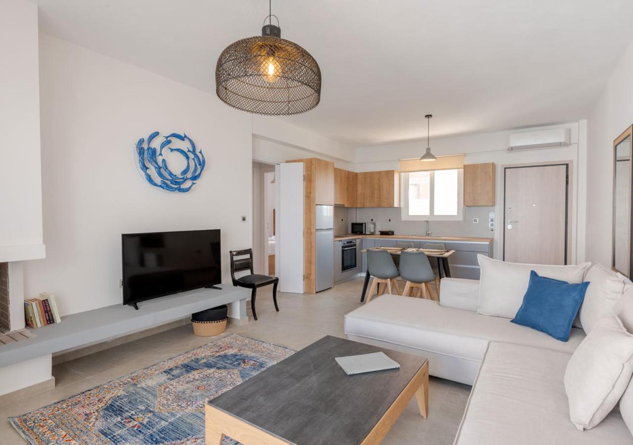 Deluxe Suite with Sea View - Photo 6