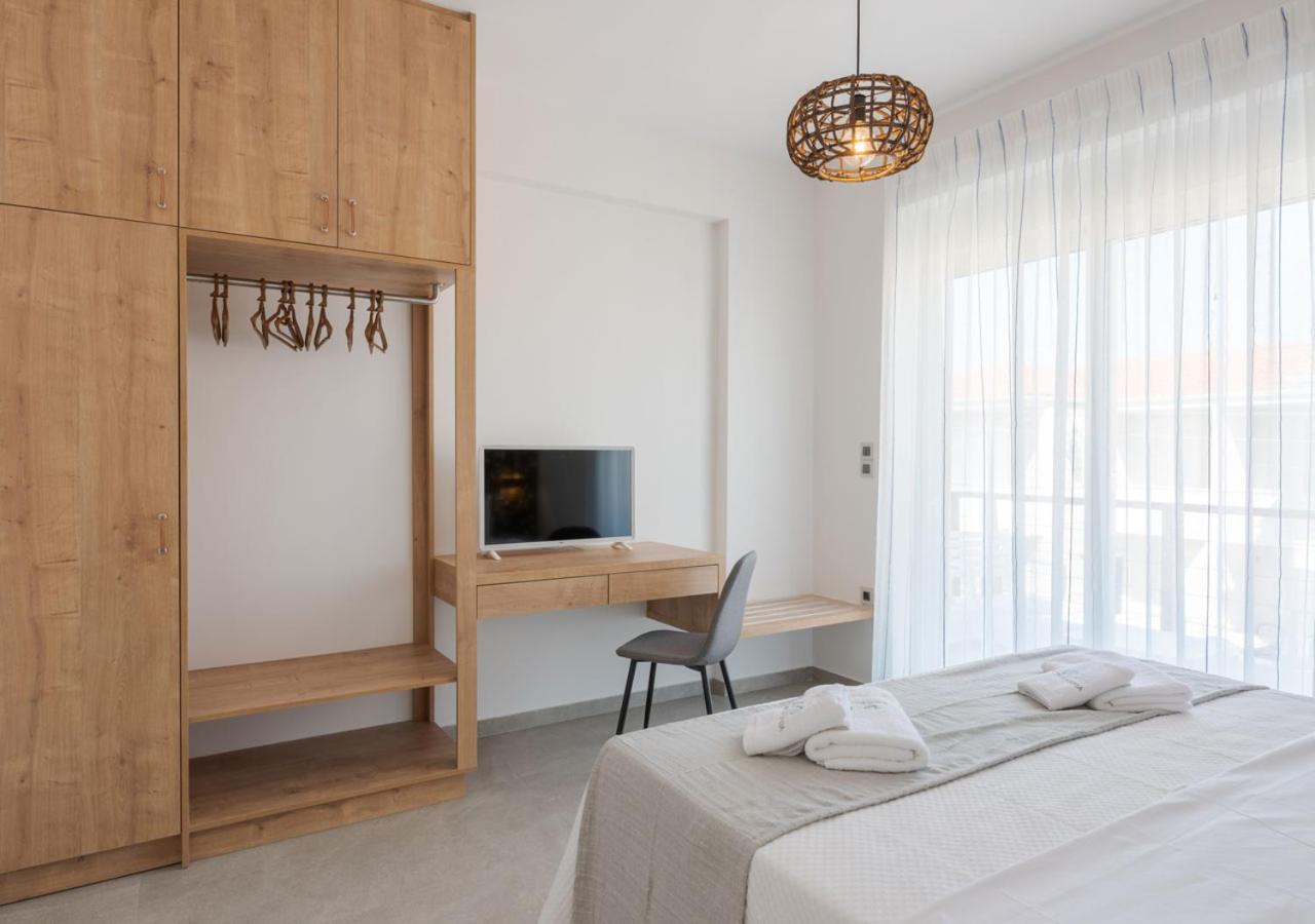 Deluxe Suite with Sea View - Photo 2
