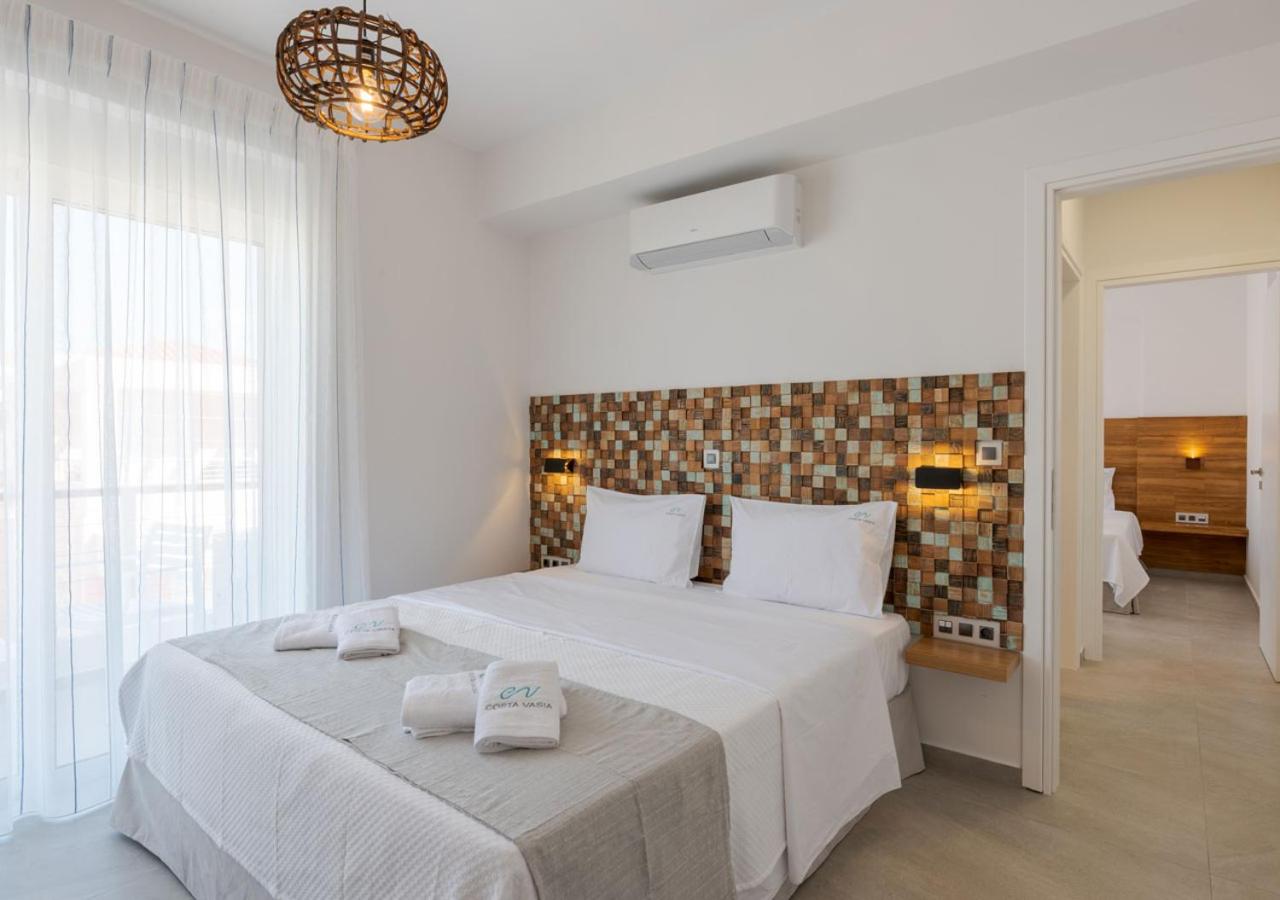 Deluxe Suite with Sea View - Photo 8