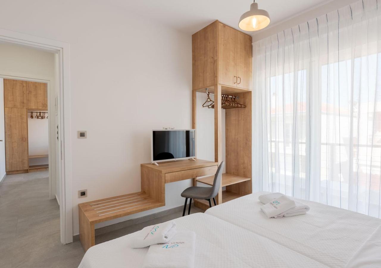 Deluxe Suite with Sea View - Photo 4