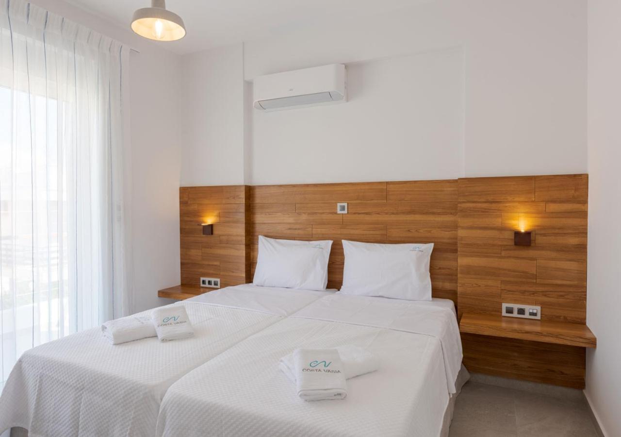 Deluxe Suite with Sea View - Photo 9