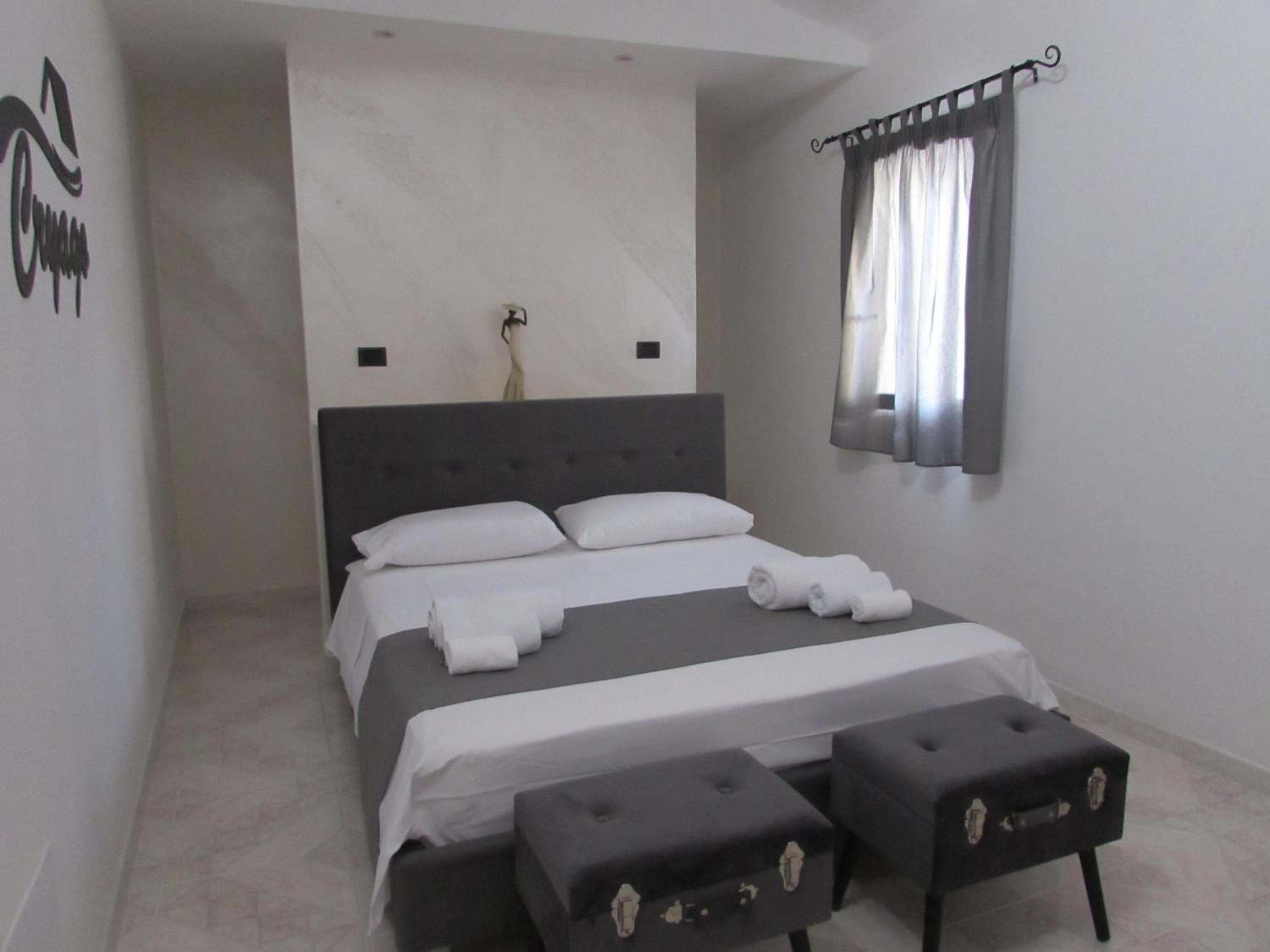 Budget Double Room - Photo 15
