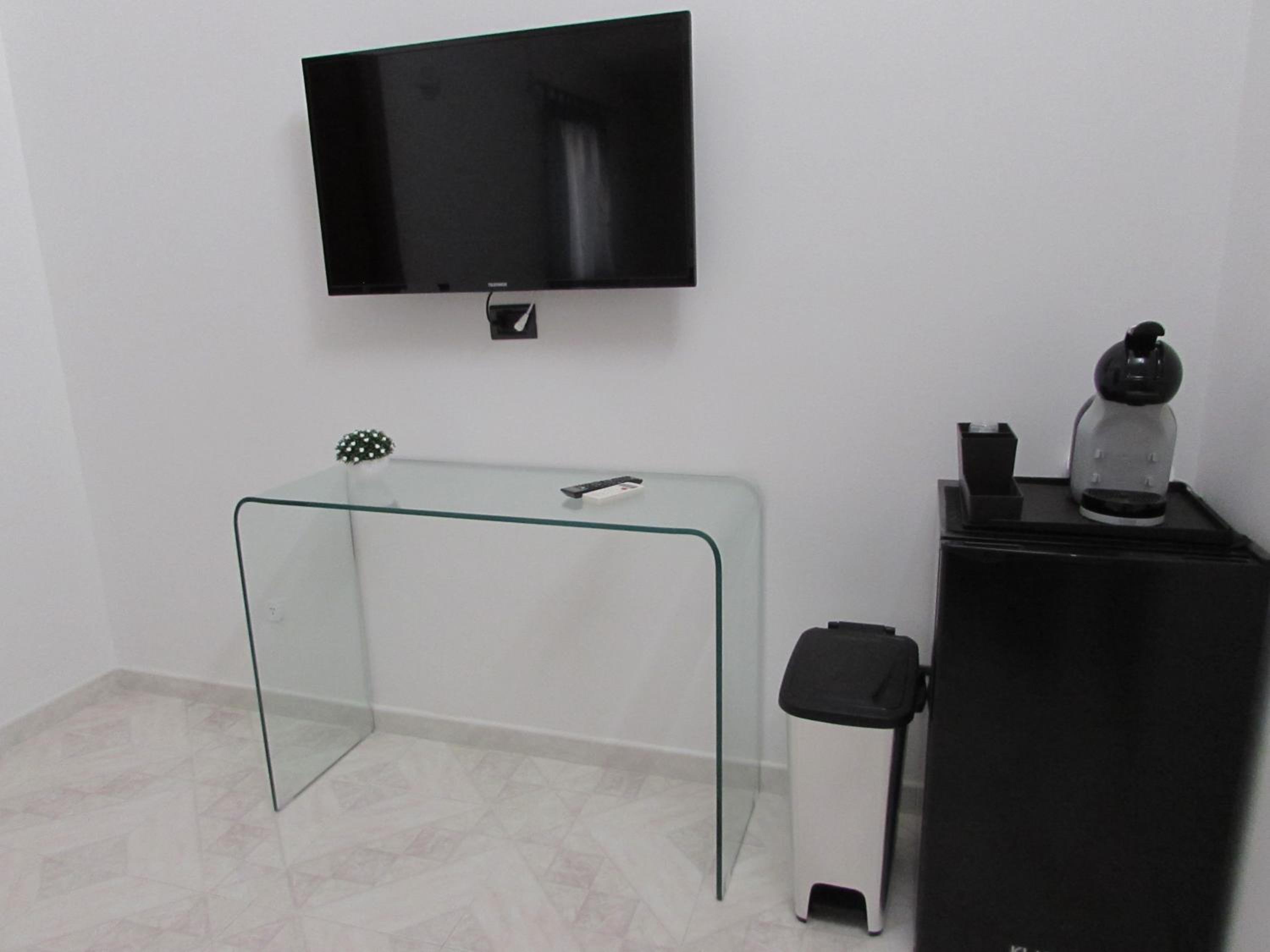 Budget Double Room - Photo 13