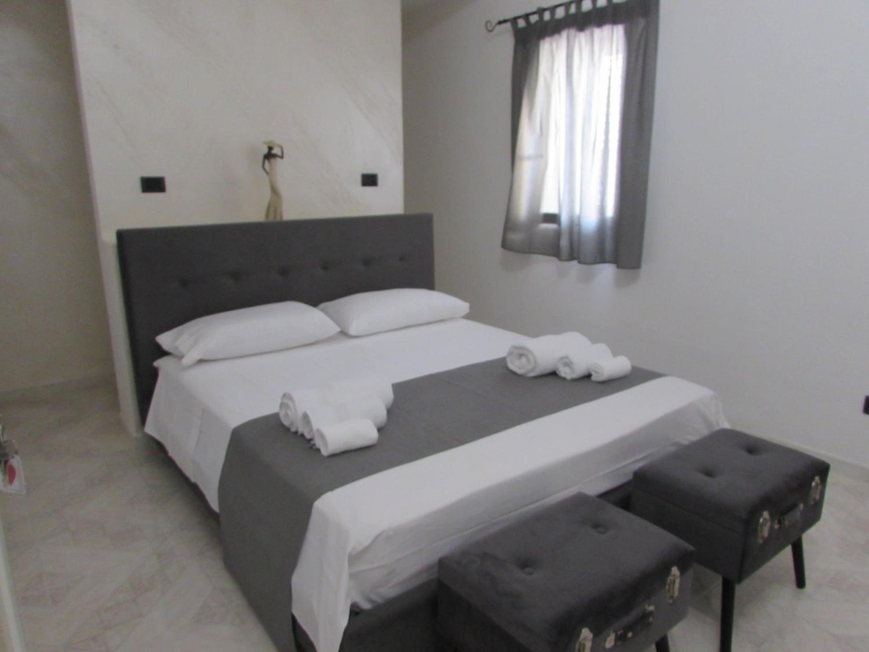Budget Double Room - Photo 16