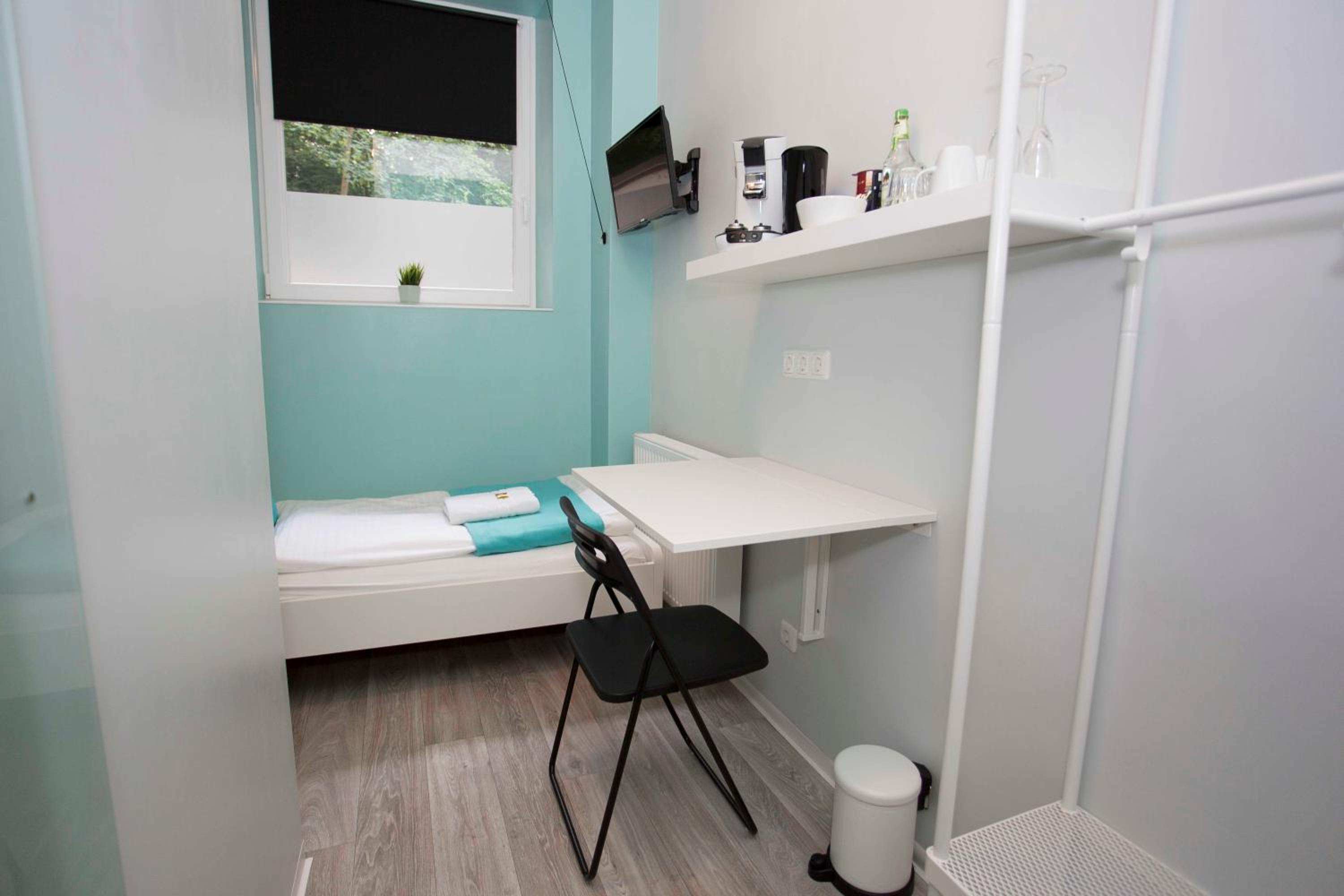 Single Room with Bathroom photo 1