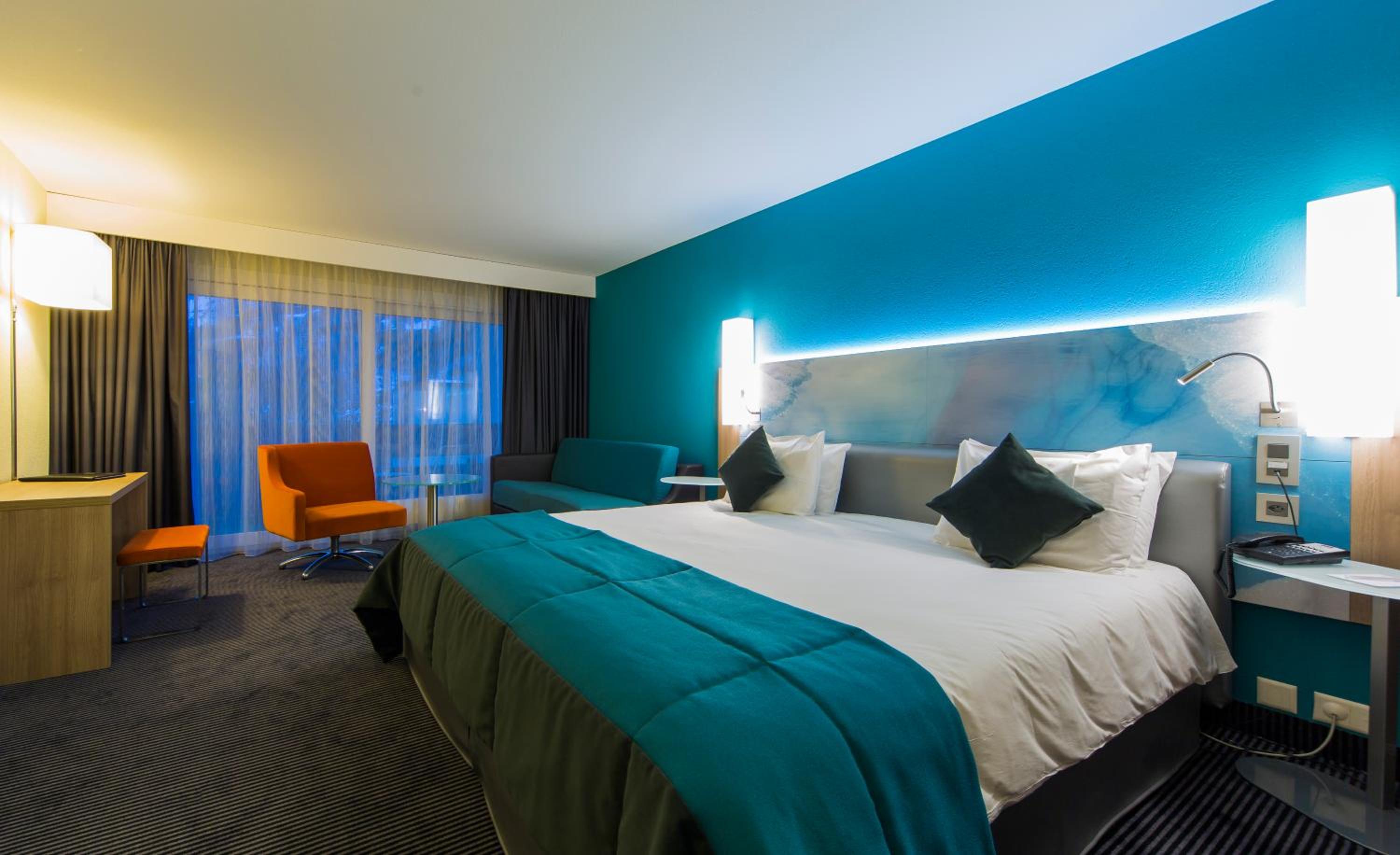 Comfort Room with 1 Double Bed and 1 Sofa Bed with Balcony - Photo 2