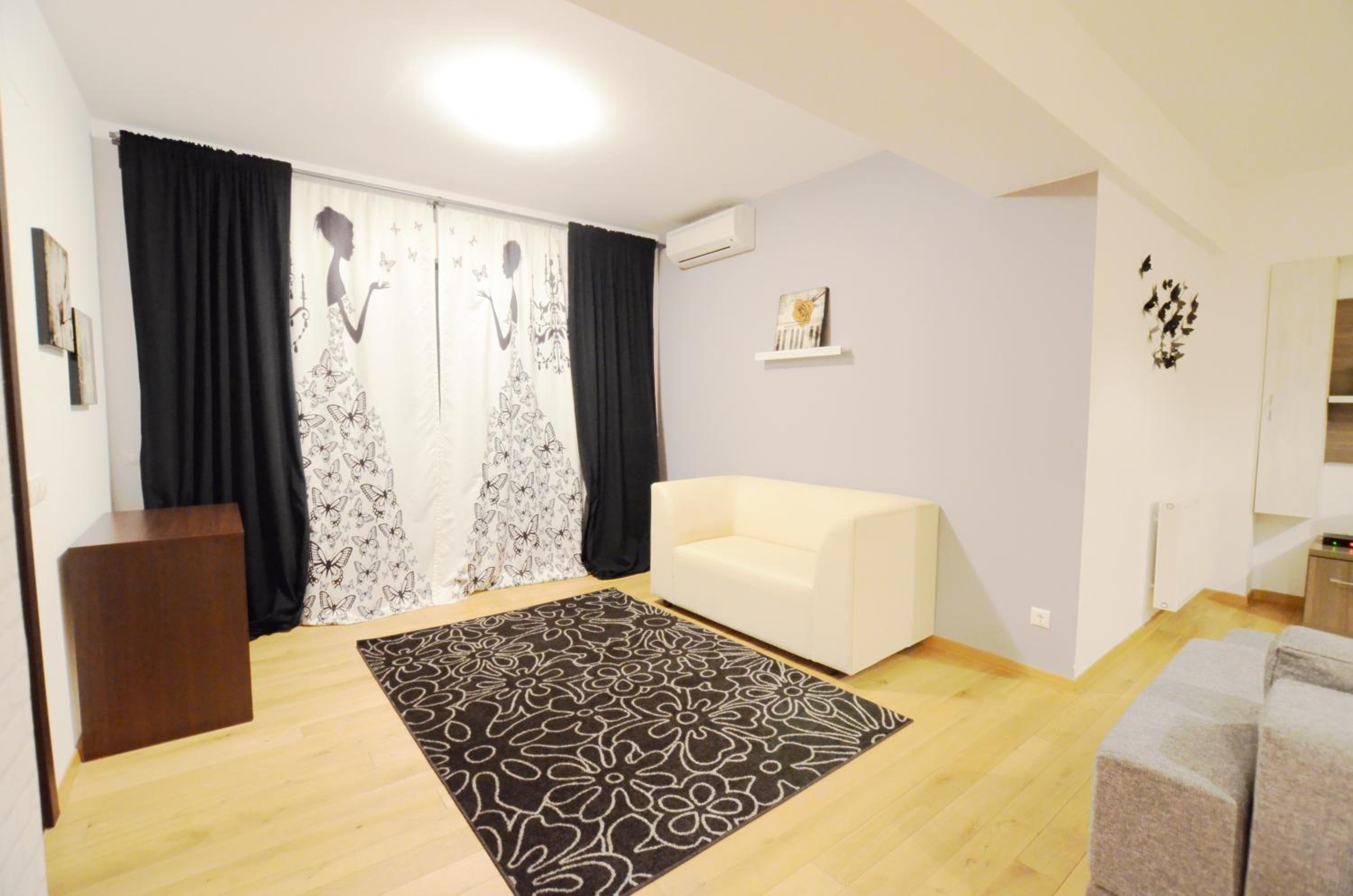 One-Bedroom Apartment 7