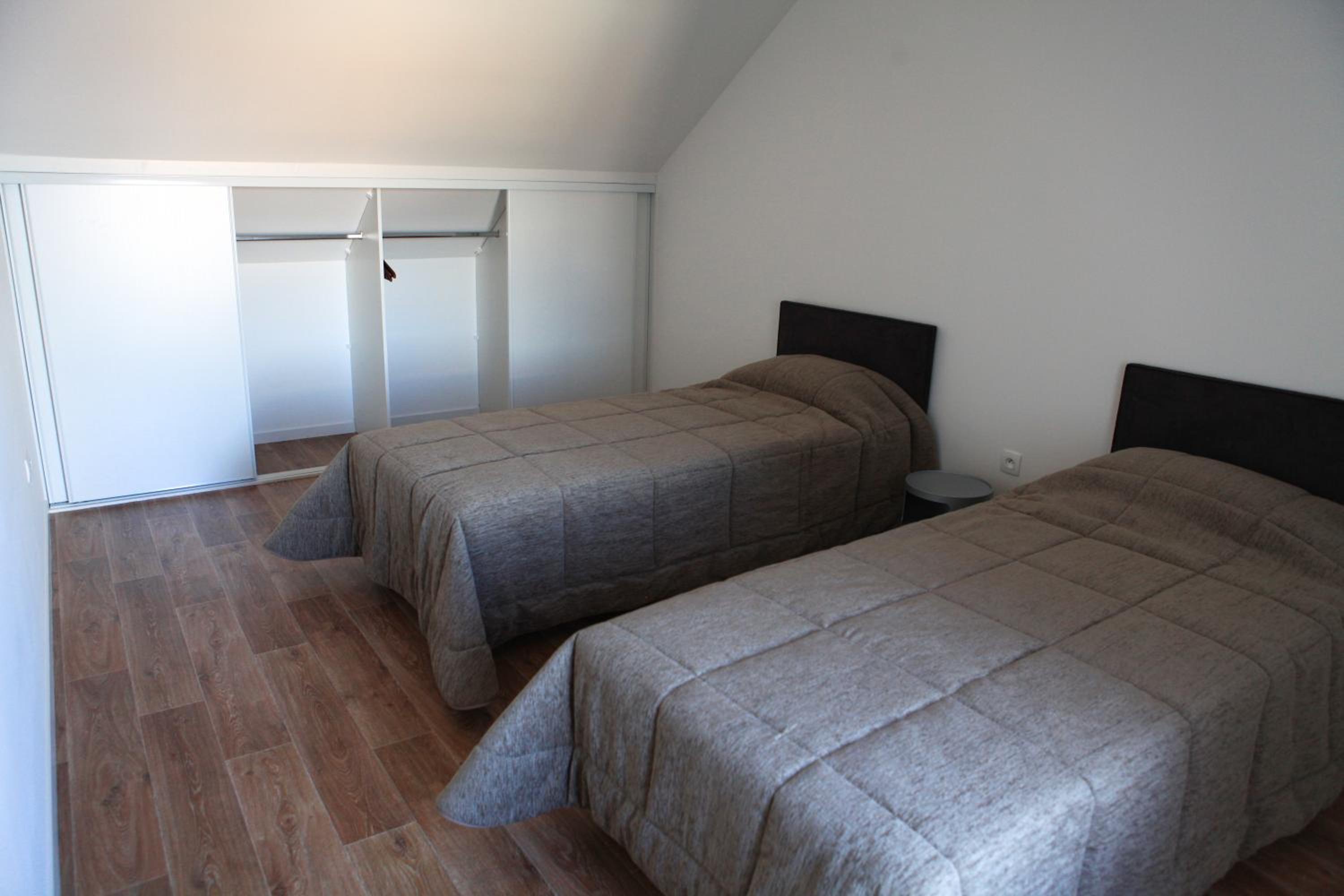 Three-Bedroom Apartment with Sea View - Photo 18