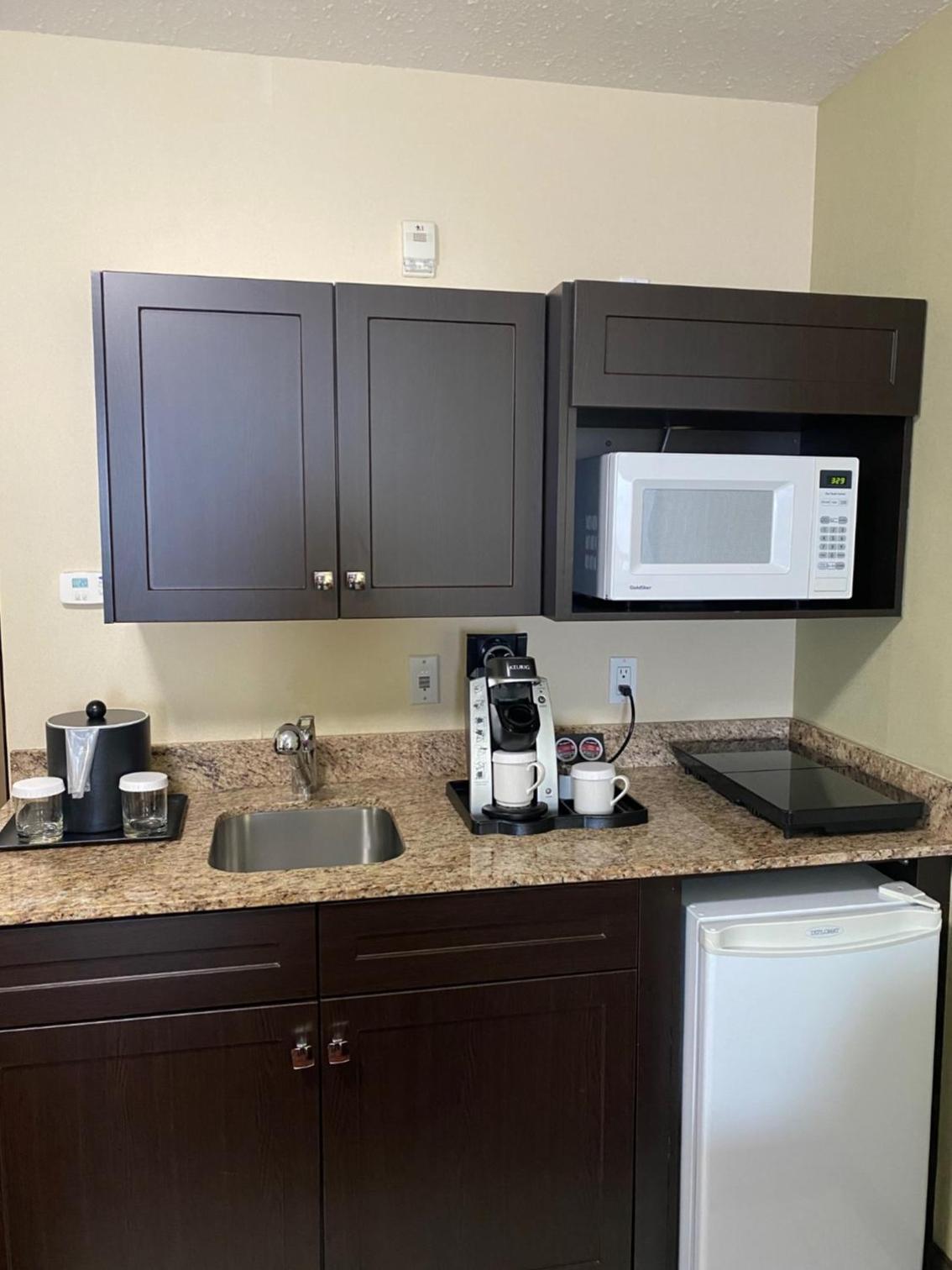 King Suite with Kitchenette - Photo 5