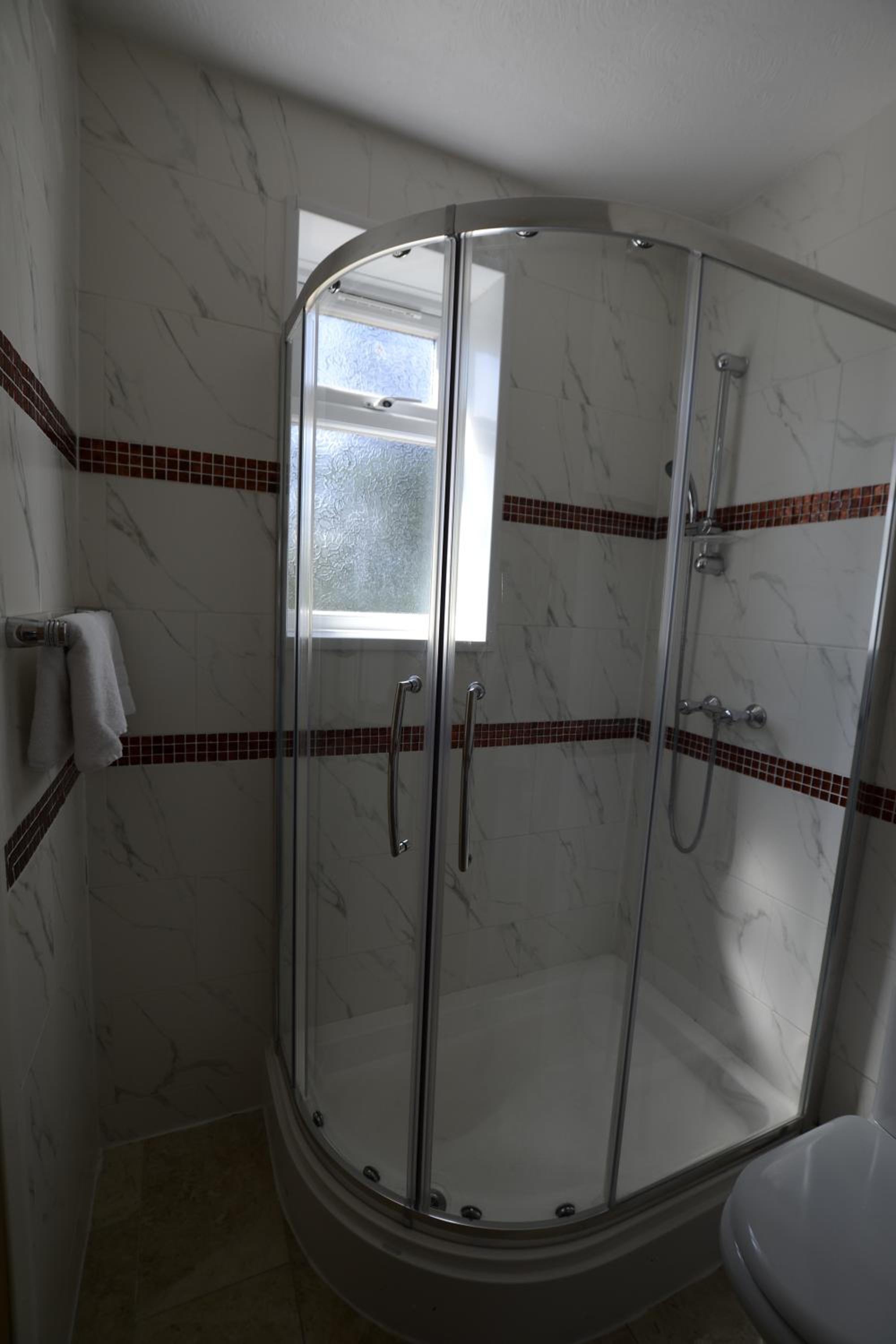 Double Room - Photo 5