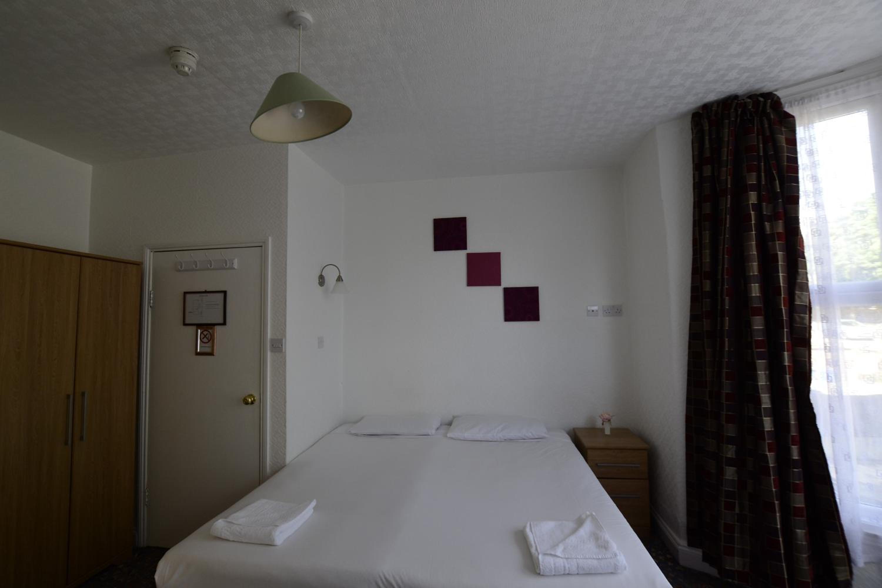 Double Room - Photo 7