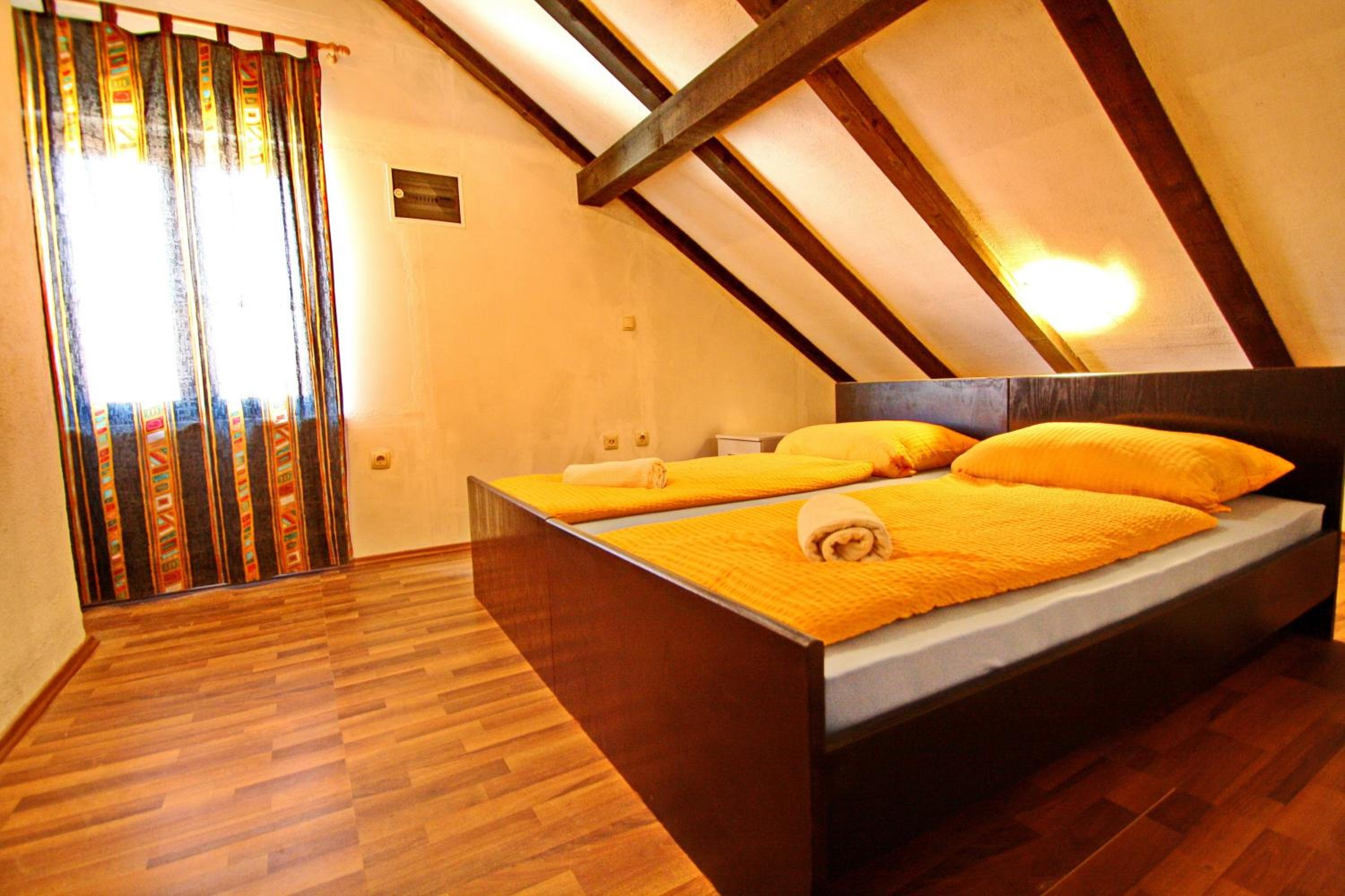 Comfort One-Bedroom Apartment with Garden View
