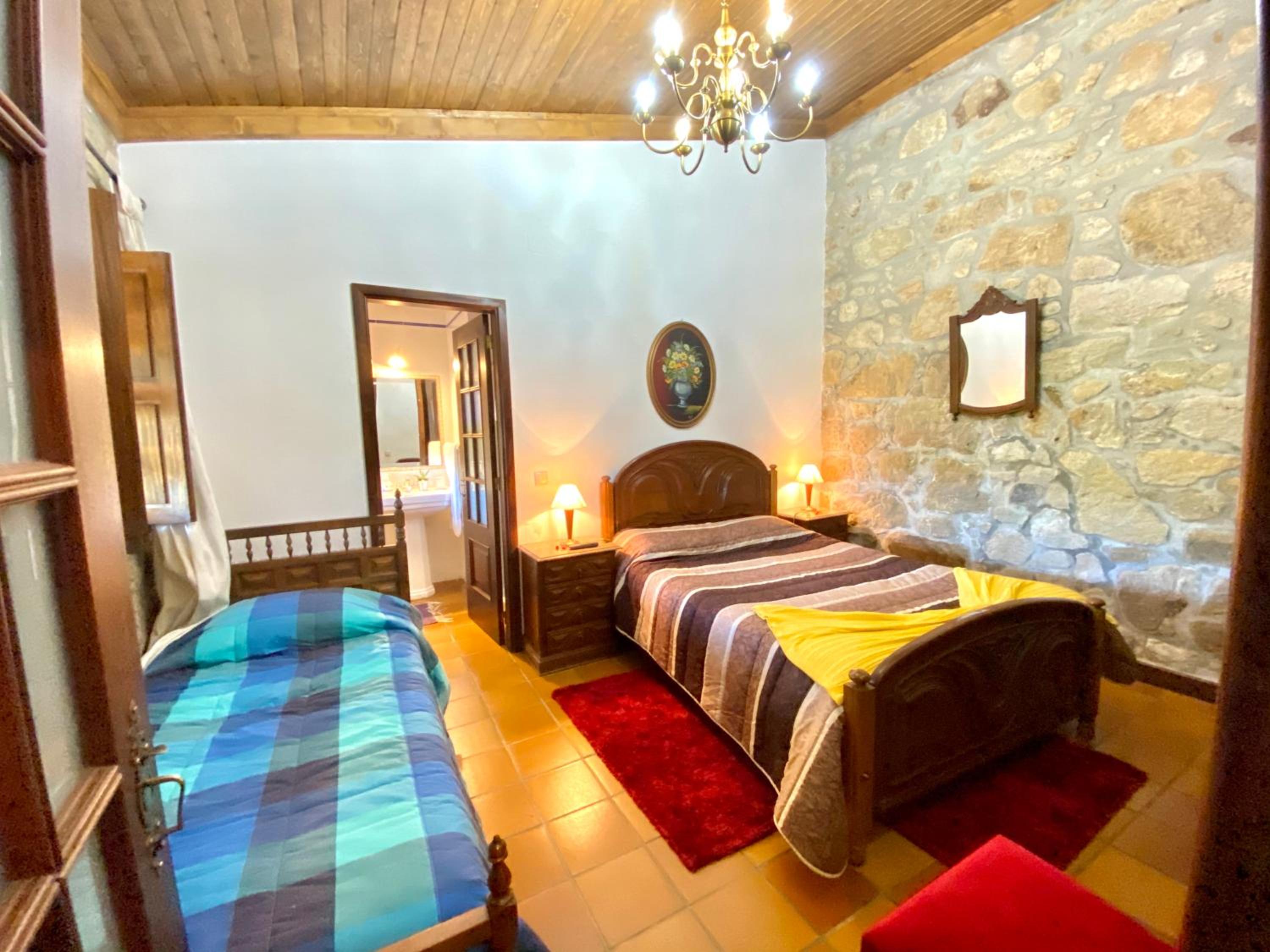 Seven-Bedroom House photo 2
