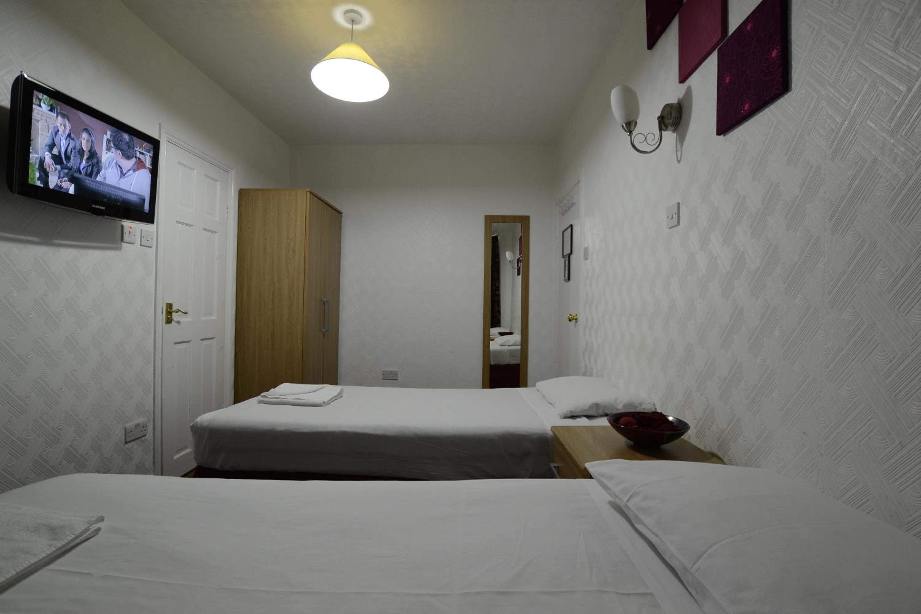 Twin Room - Photo 1