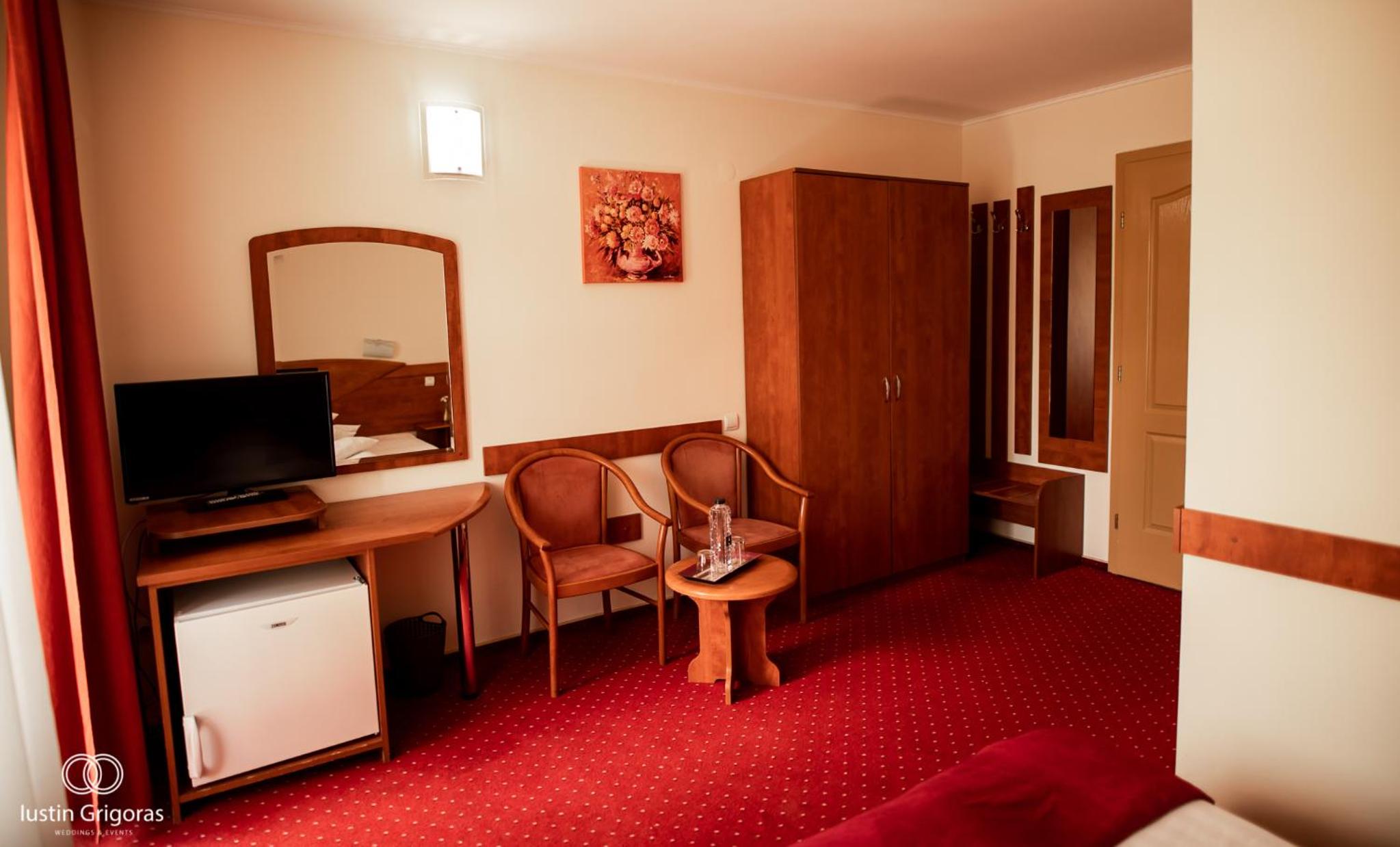 Double Room with Balcony - Photo 4