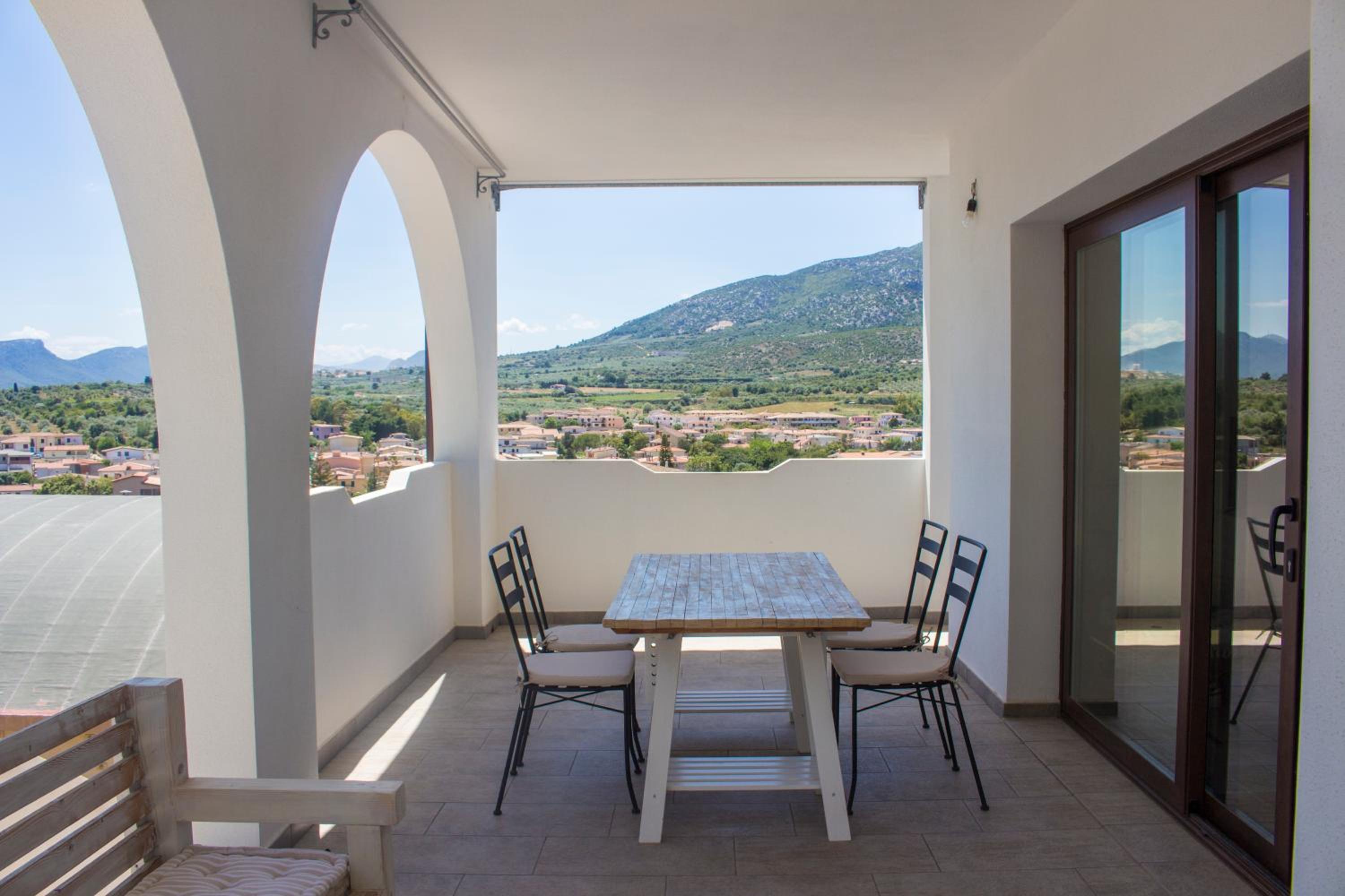 Two-Bedroom Apartment with Terrace and Sea View photo 2