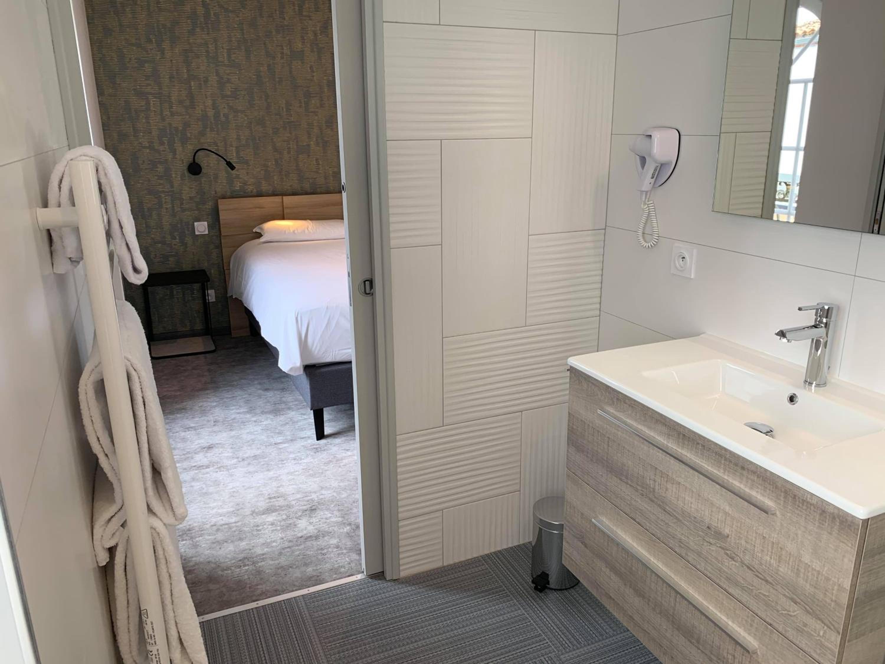 Double Room - Photo 6