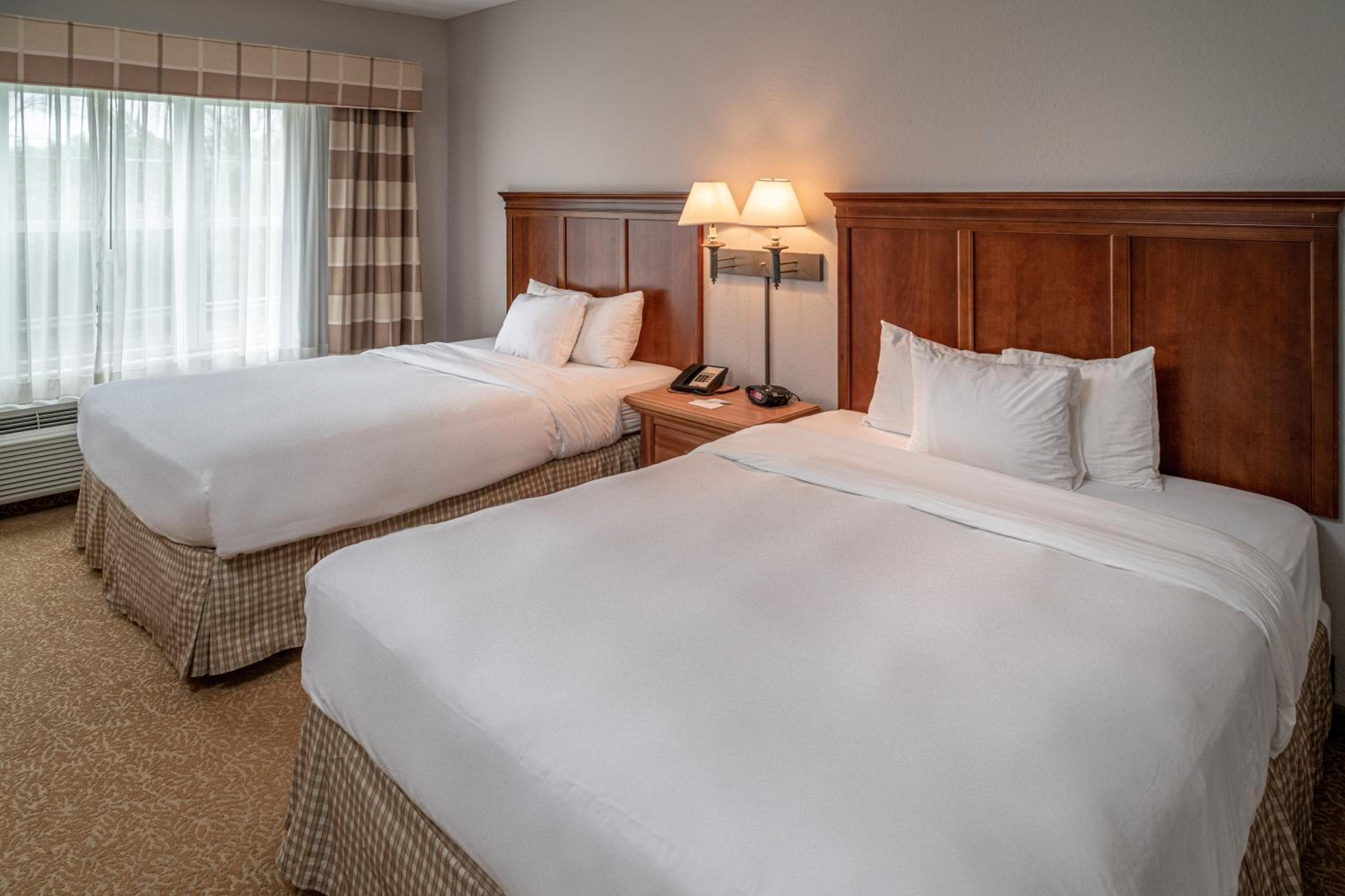 Queen Room with Two Queen Beds - Photo 1