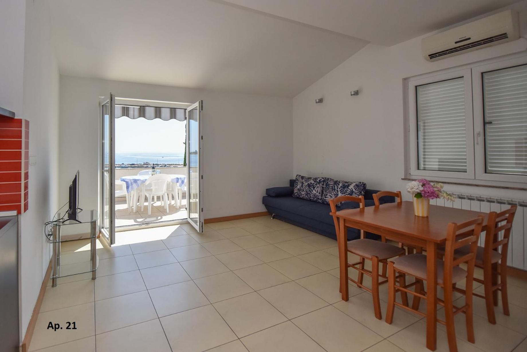 Apartment with Pool View