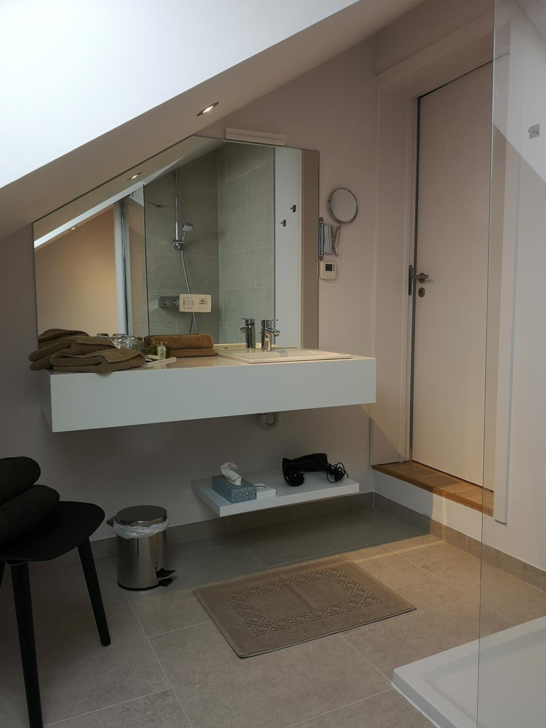 Deluxe Double Room with Shower photo 3