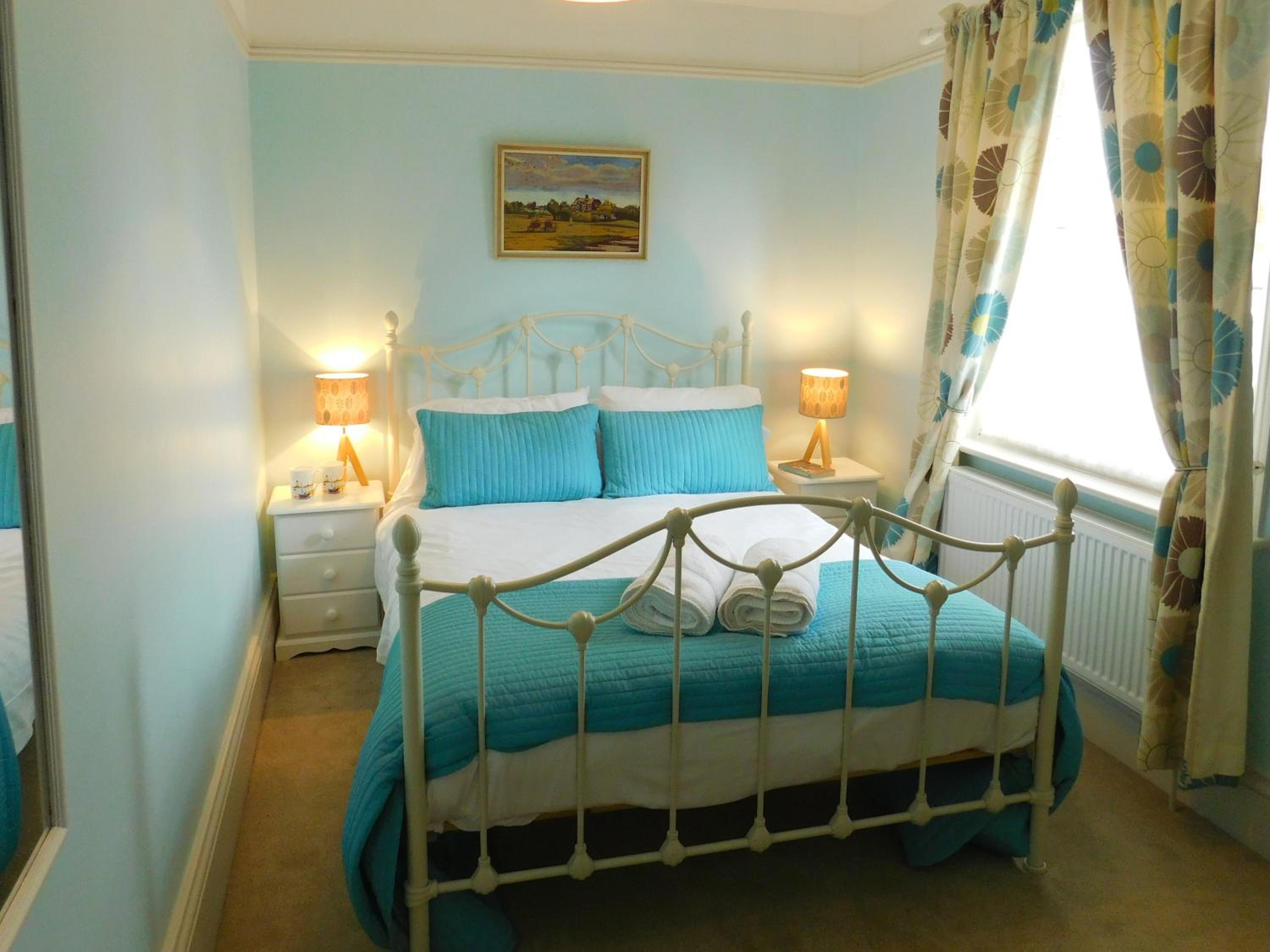 Five-Bedroom House photo 1