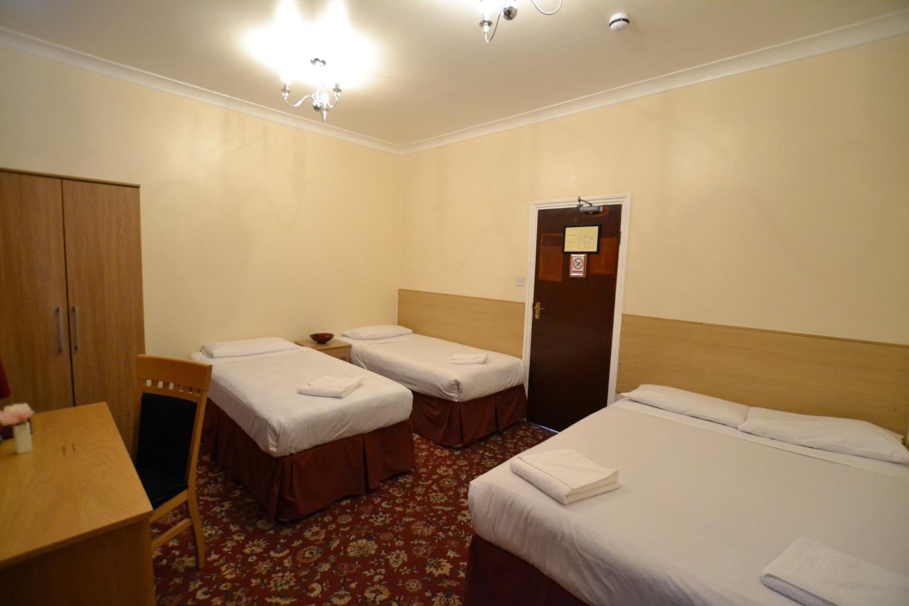 Quadruple Room - Photo 1