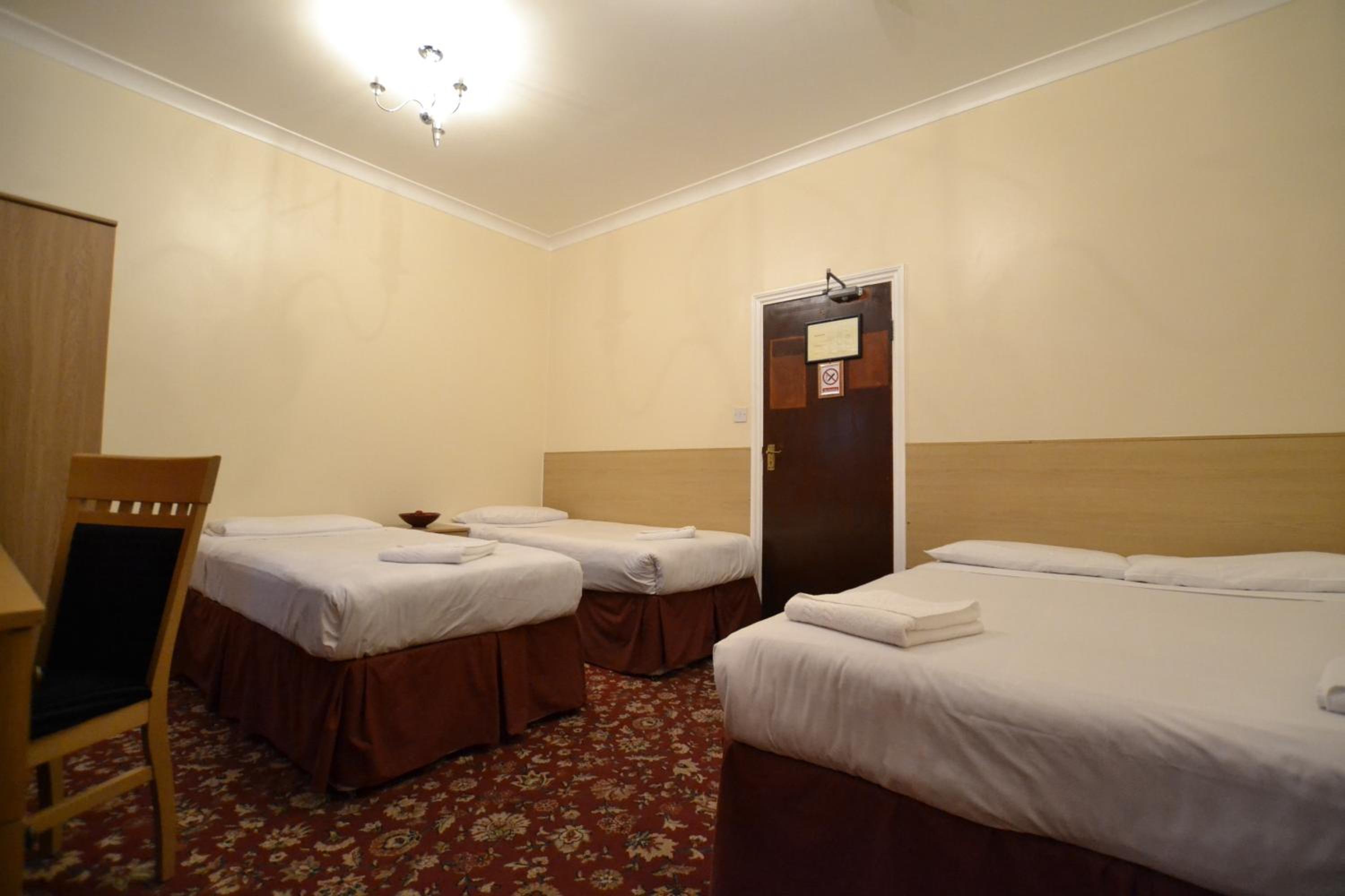Quadruple Room - Photo 4