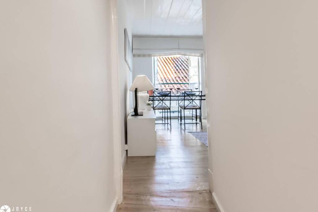 Apartment with Balcony - Photo 9