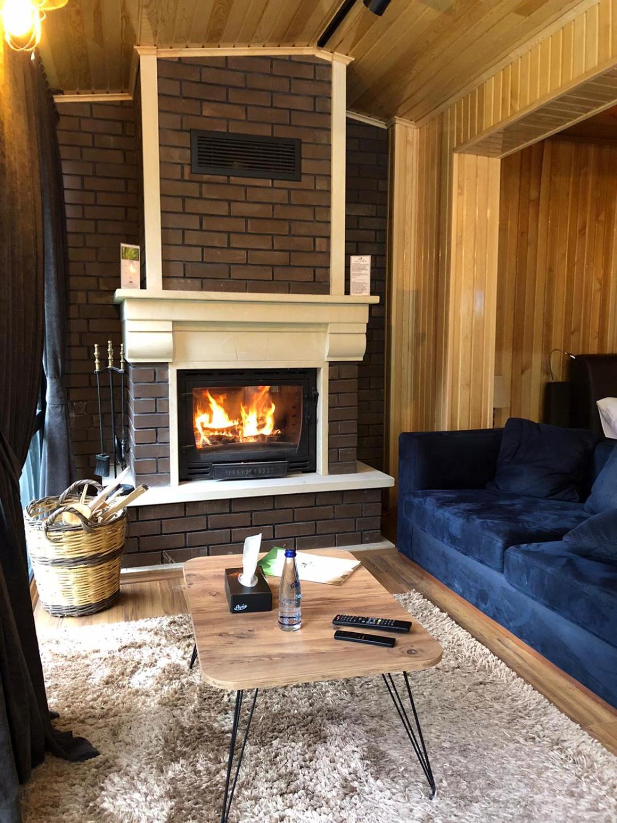 Royal Suite with Fire Place and Hot Tub - Waterfall View