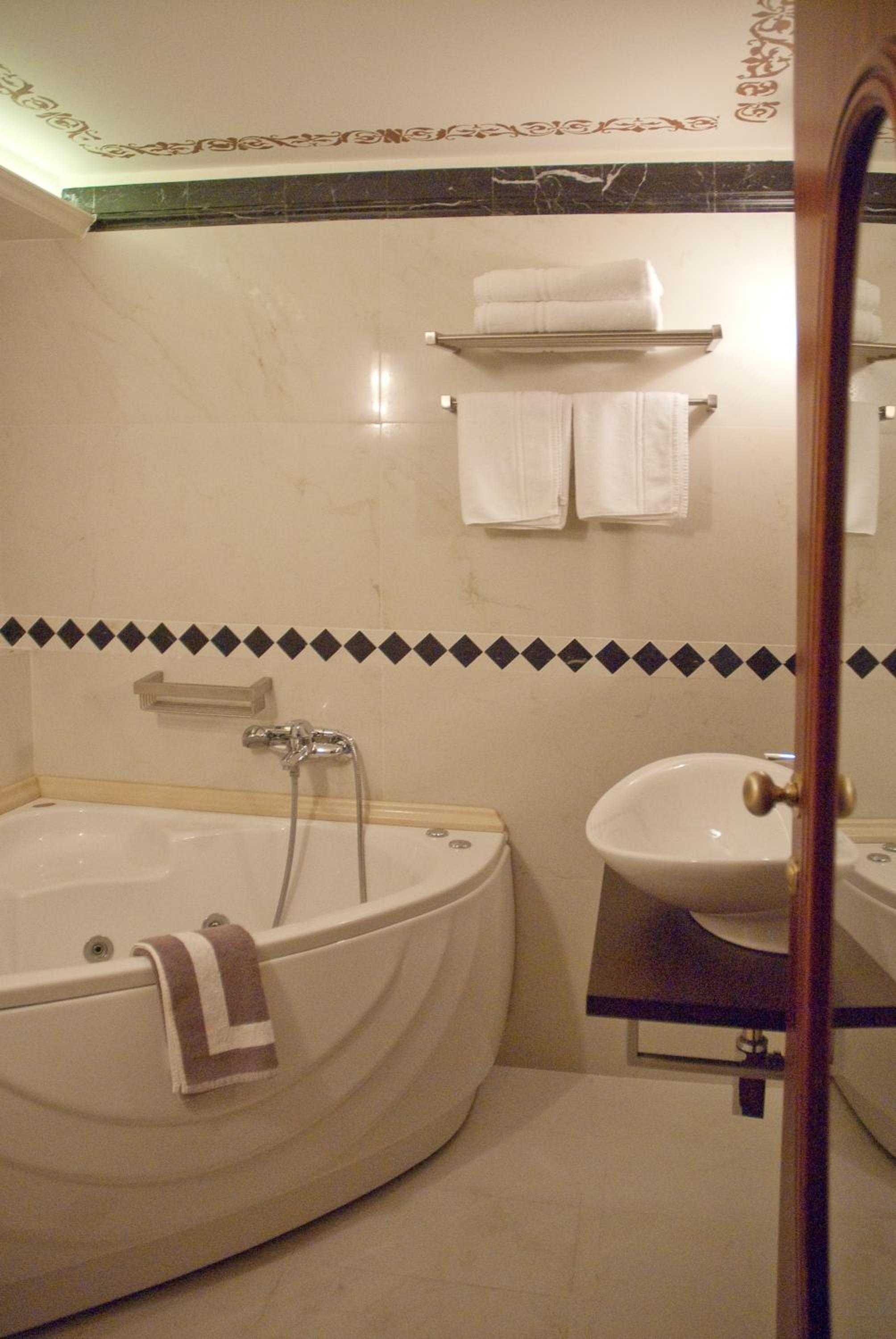 Junior Suite with Balcony photo 3