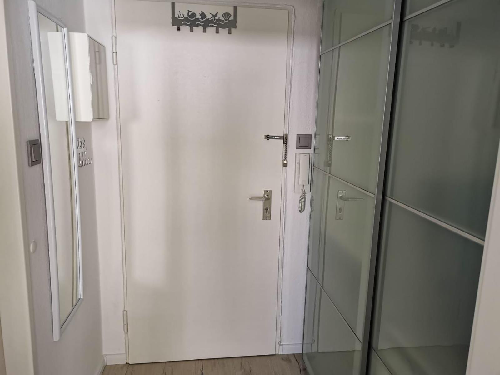 One-Bedroom Apartment - Photo 12