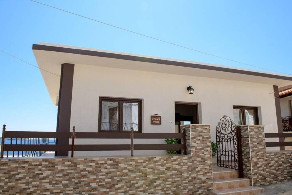 Two-Bedroom House photo 3