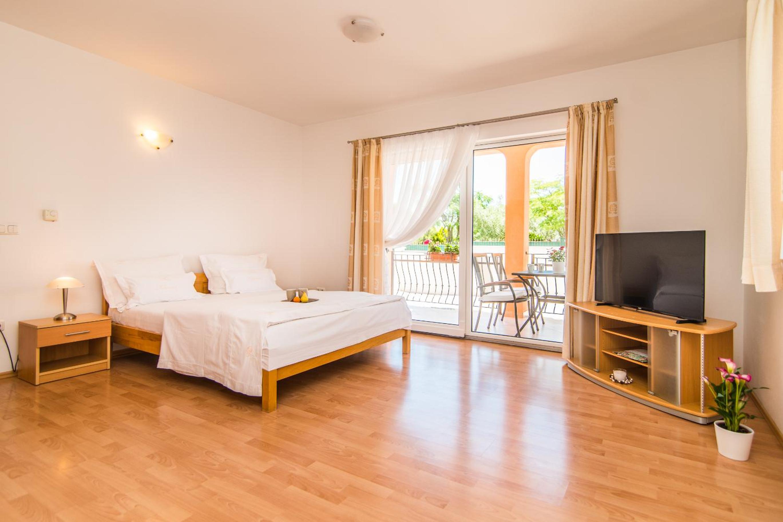 Superior One-Bedroom Apartment with Balcony