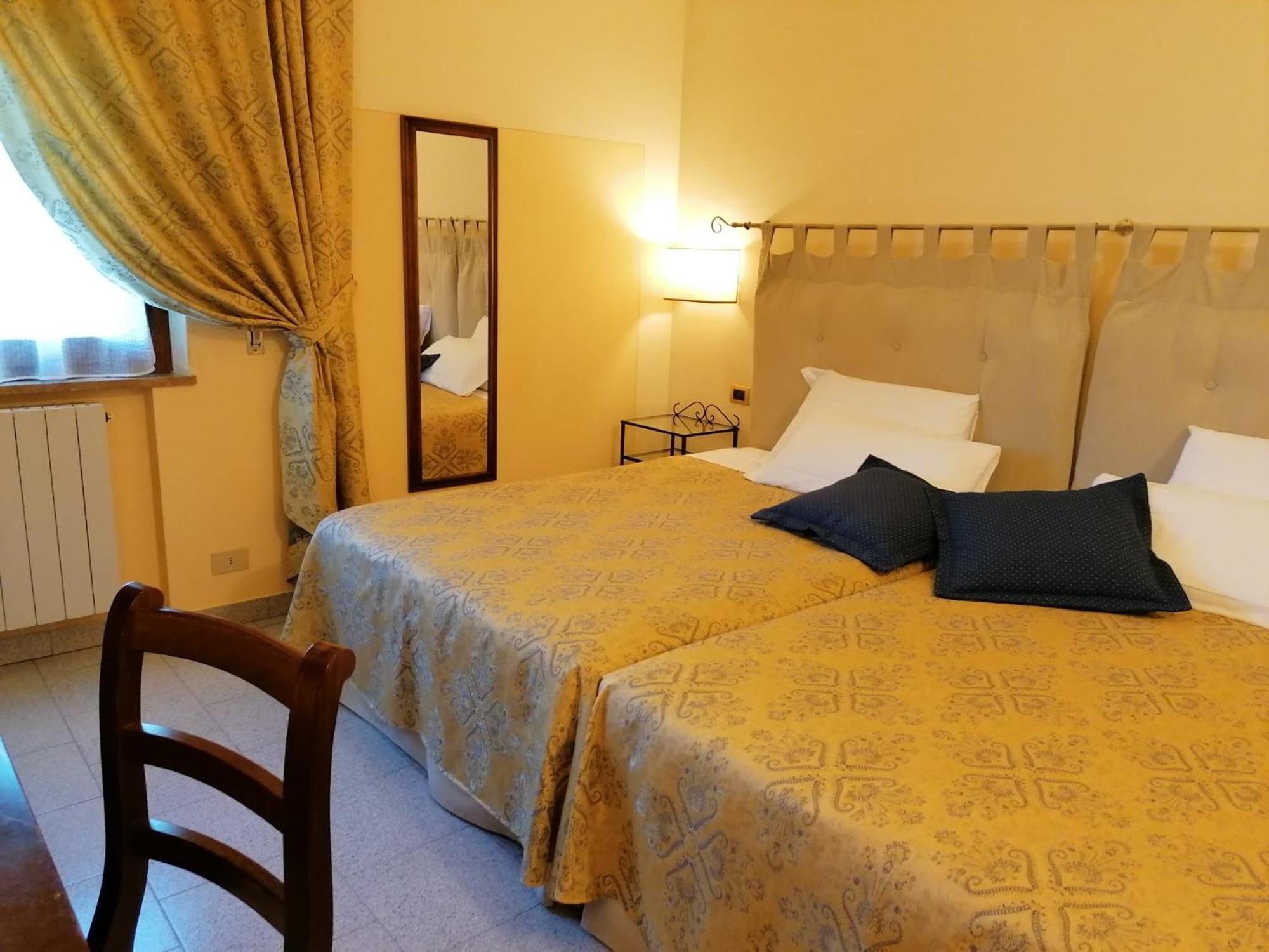 Double Room - Photo 2