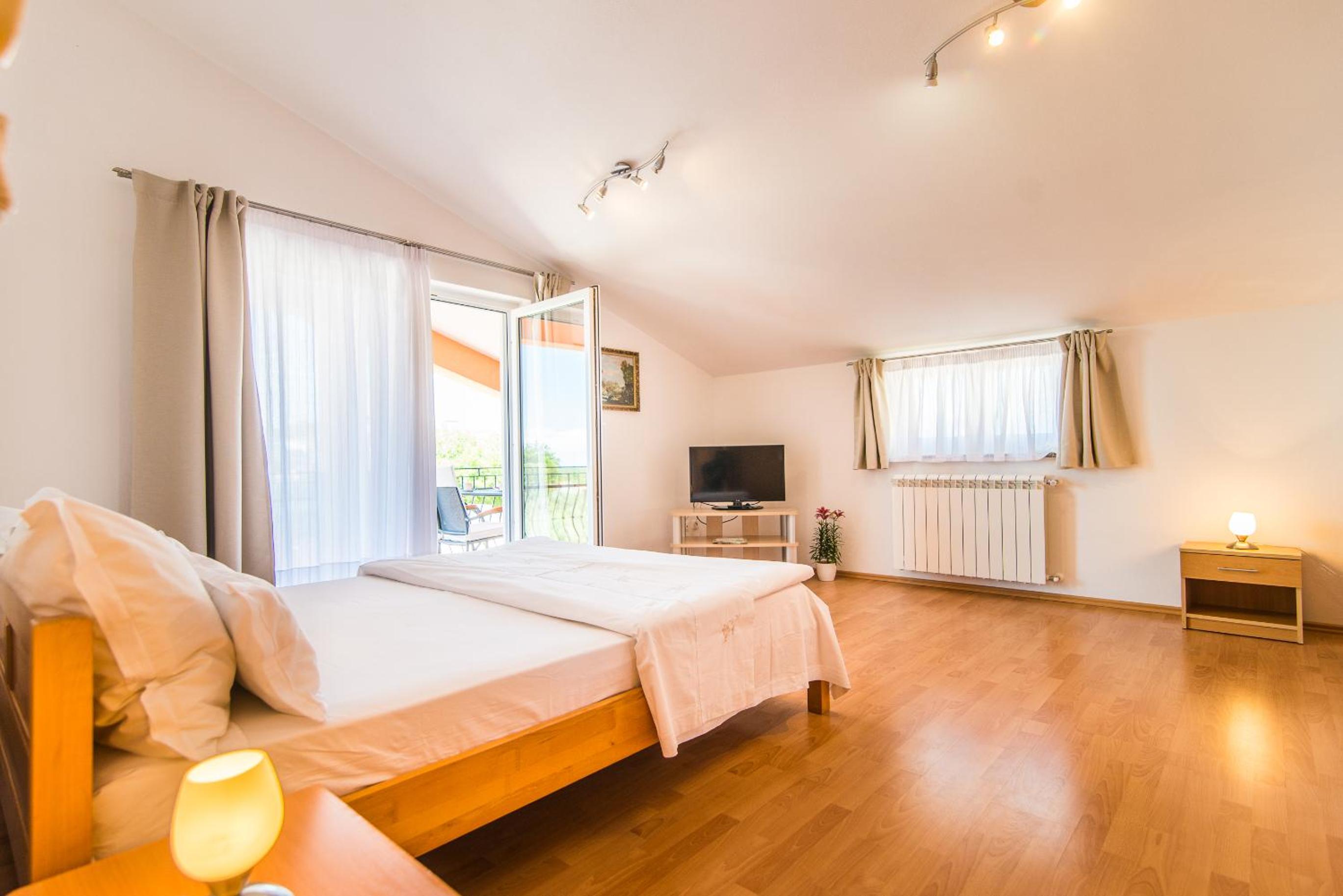 One-Bedroom Apartment with Balcony