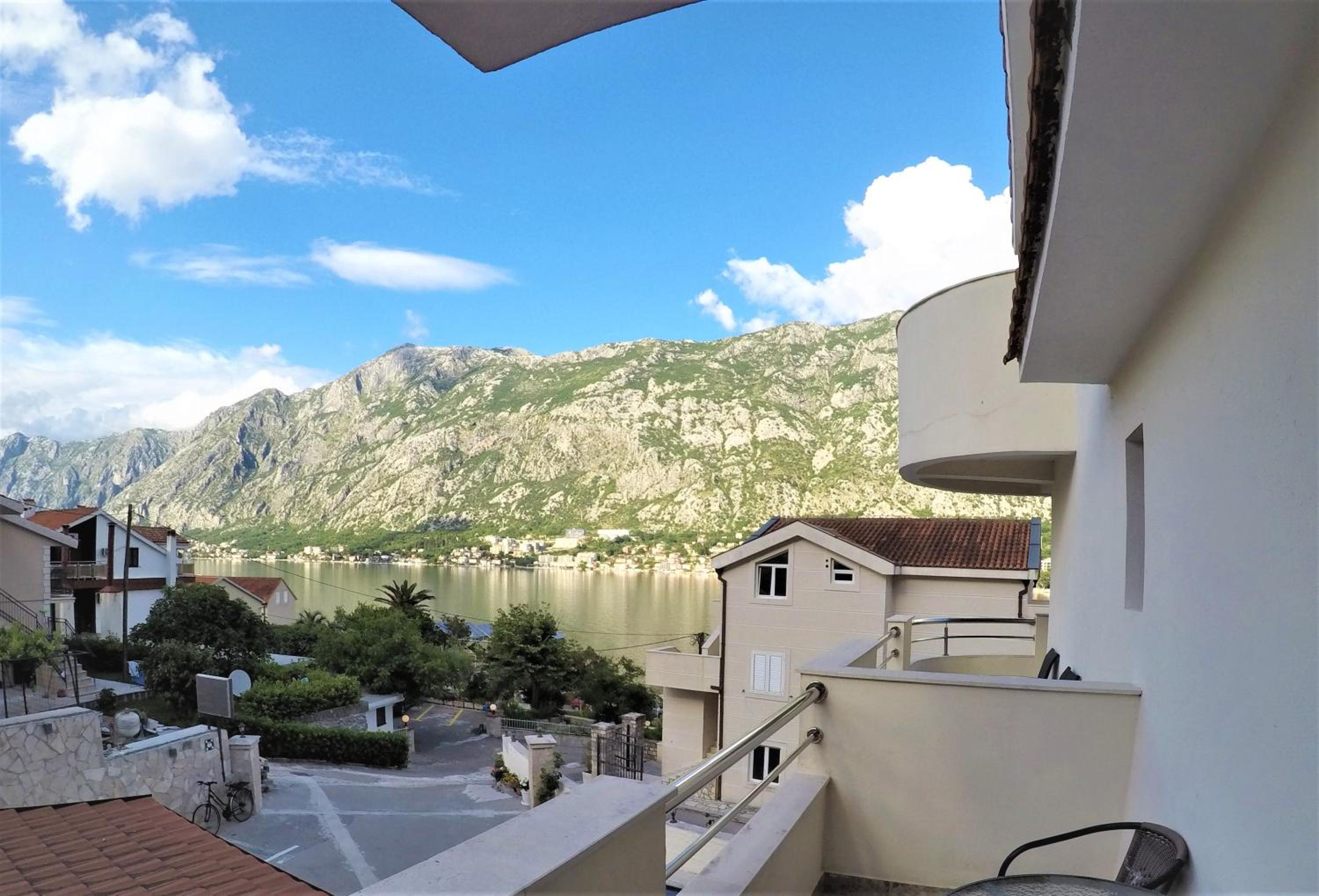 Double or Twin Room with Side Sea View - Photo 2