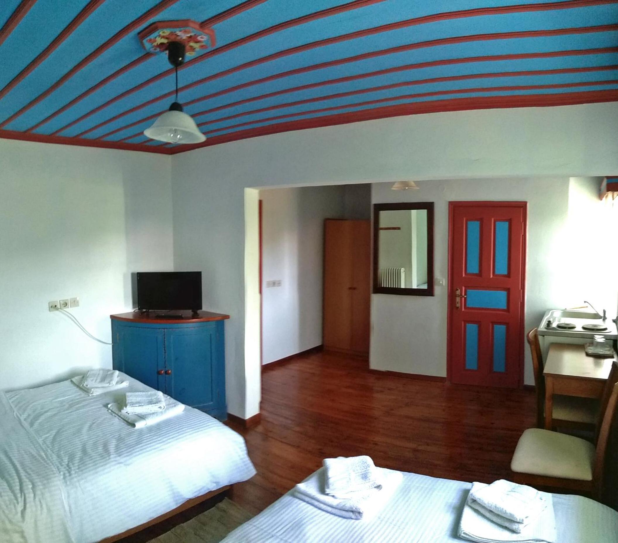 Double or Twin Room with View - Photo 5