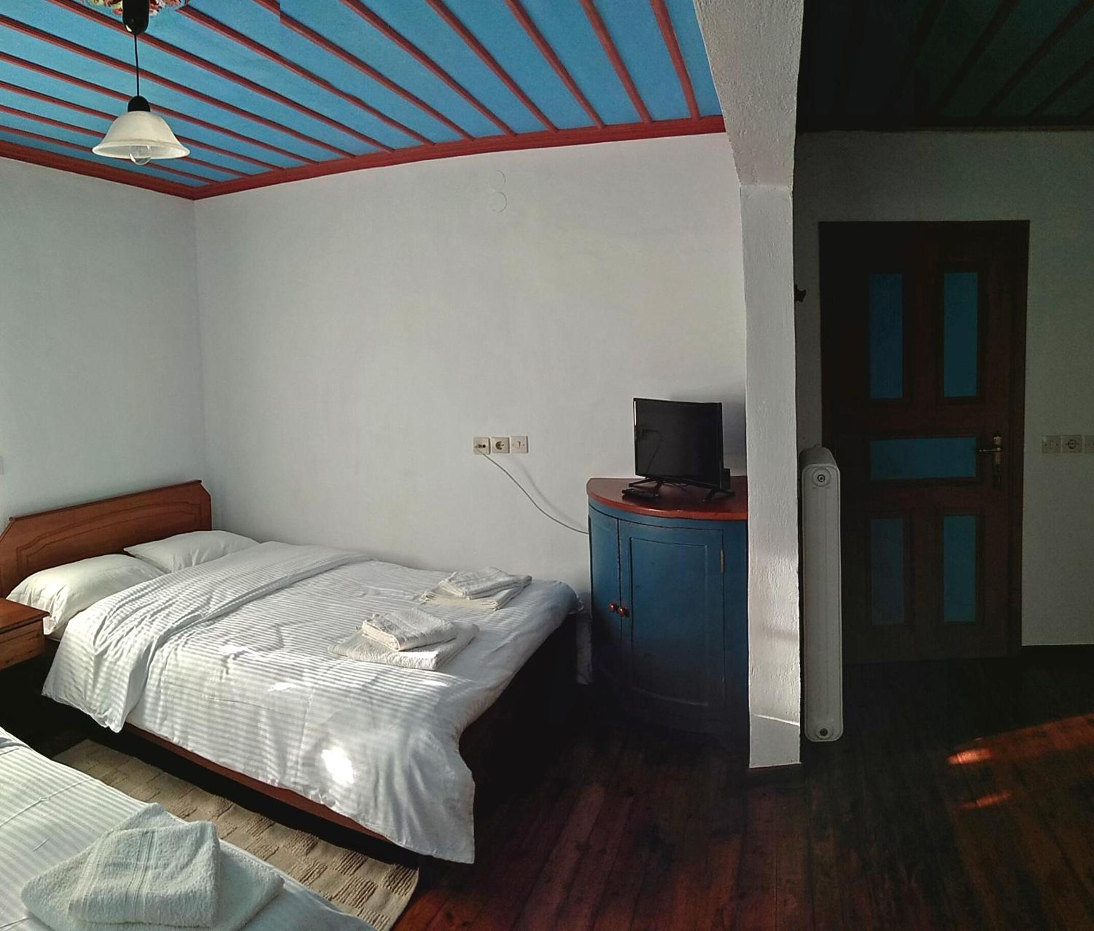 Double or Twin Room with View - Photo 6