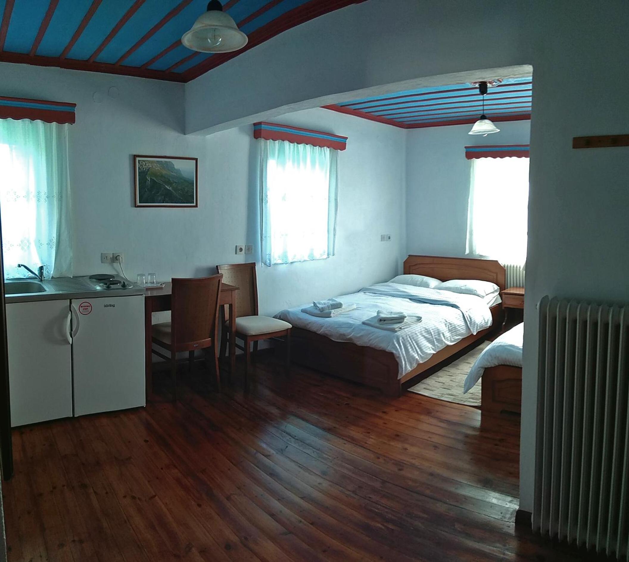 Double or Twin Room with View - Photo 3