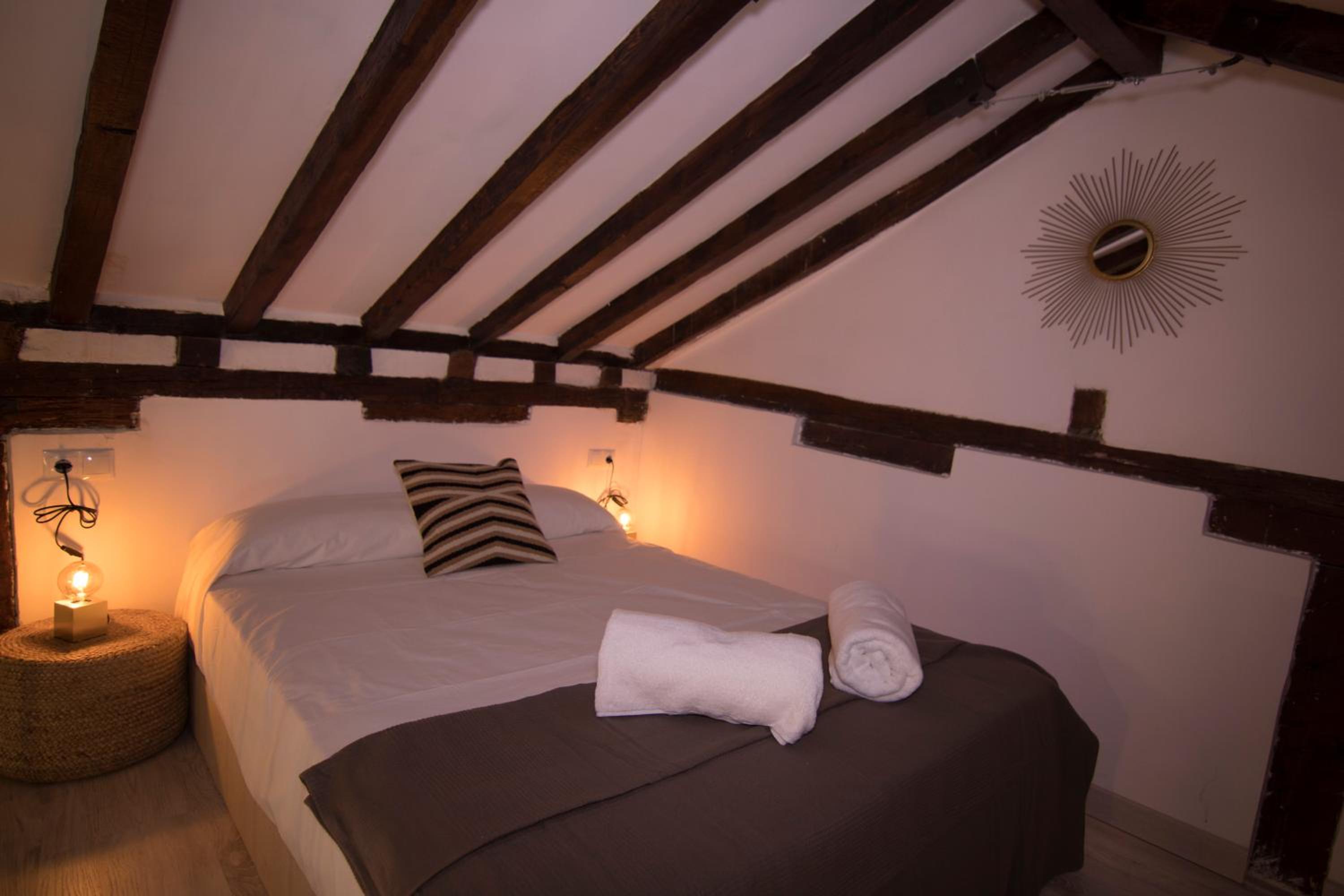 One-Bedroom Apartment - Photo 2