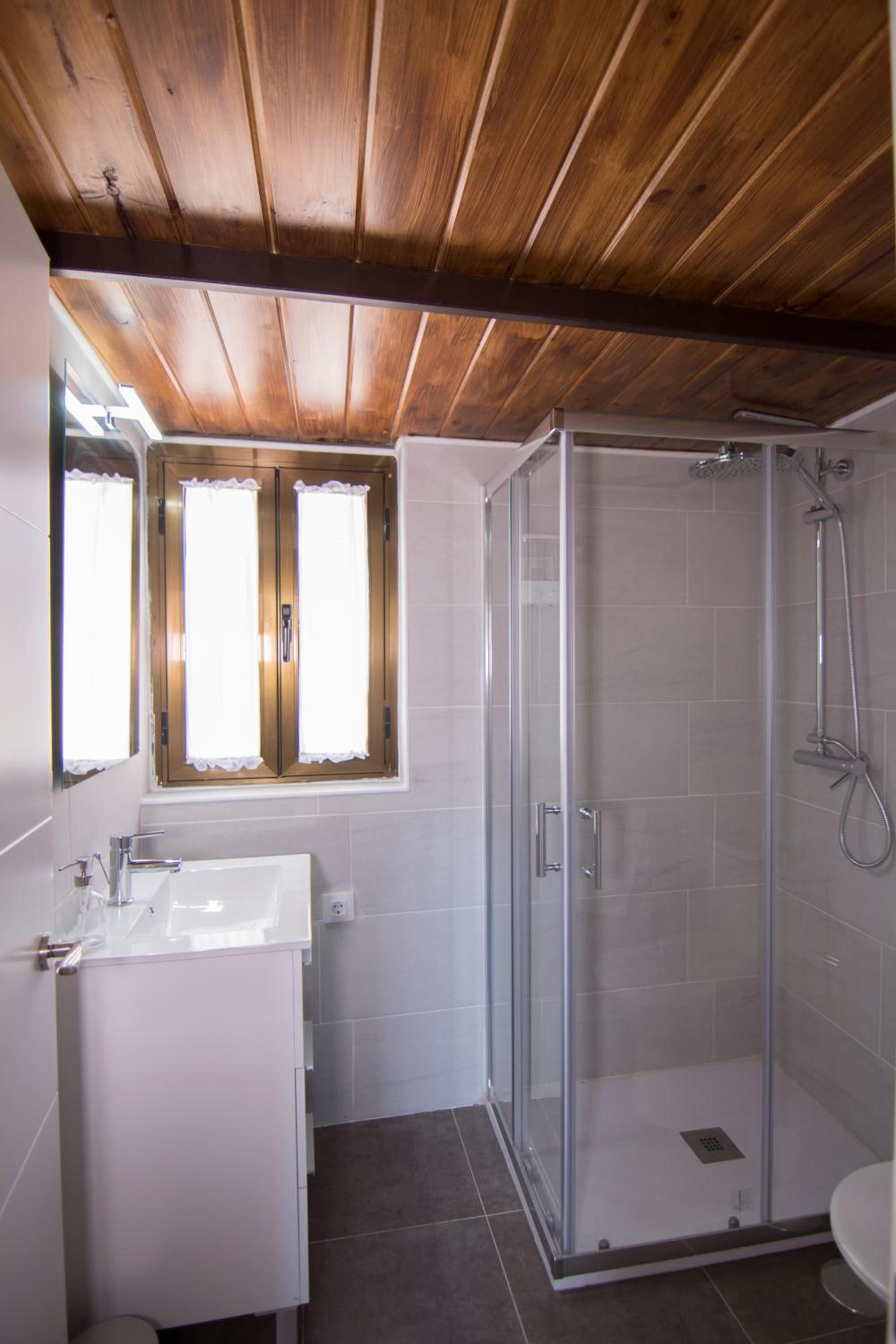 One-Bedroom Apartment - Photo 11