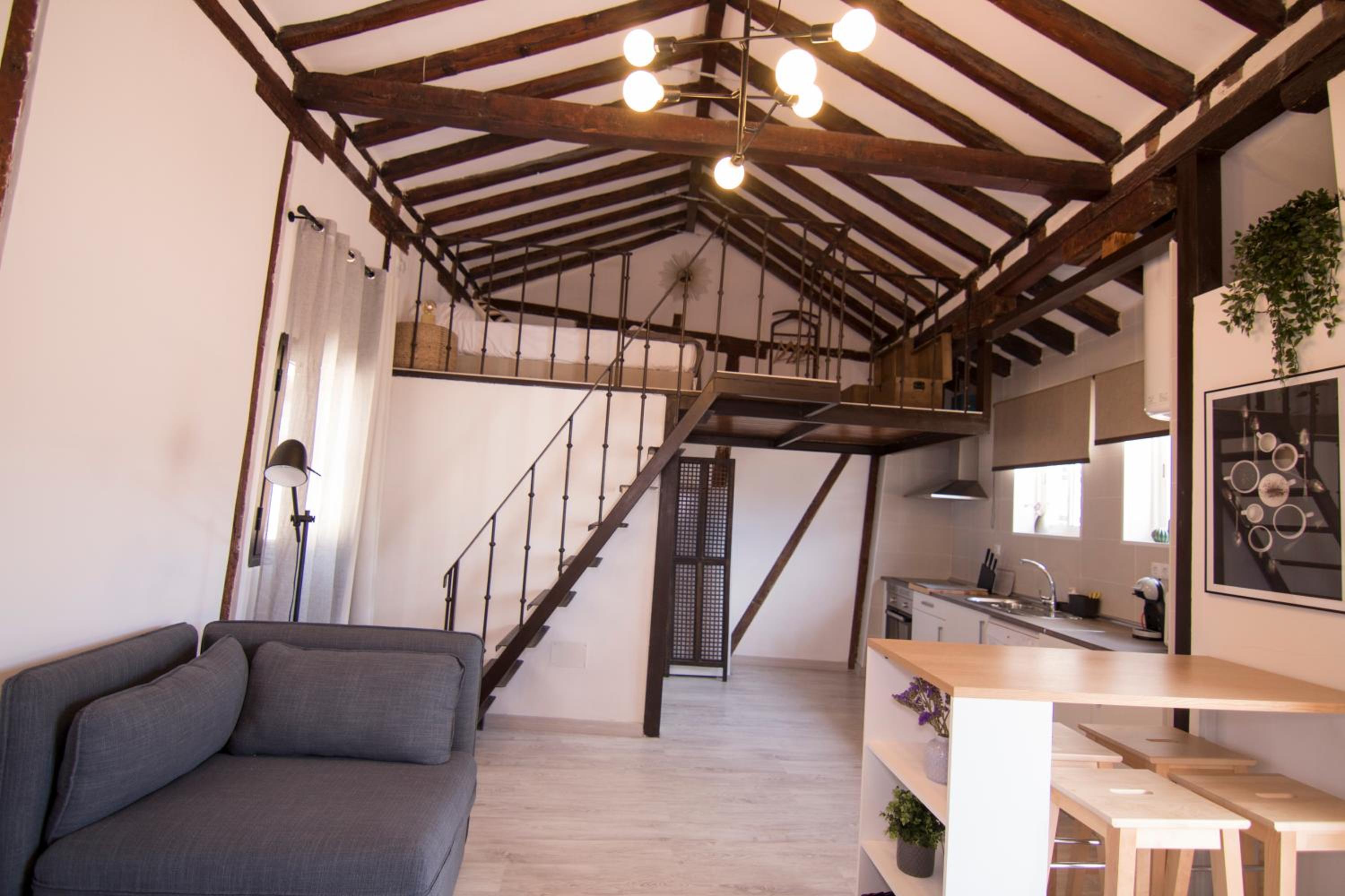 One-Bedroom Apartment - Photo 3