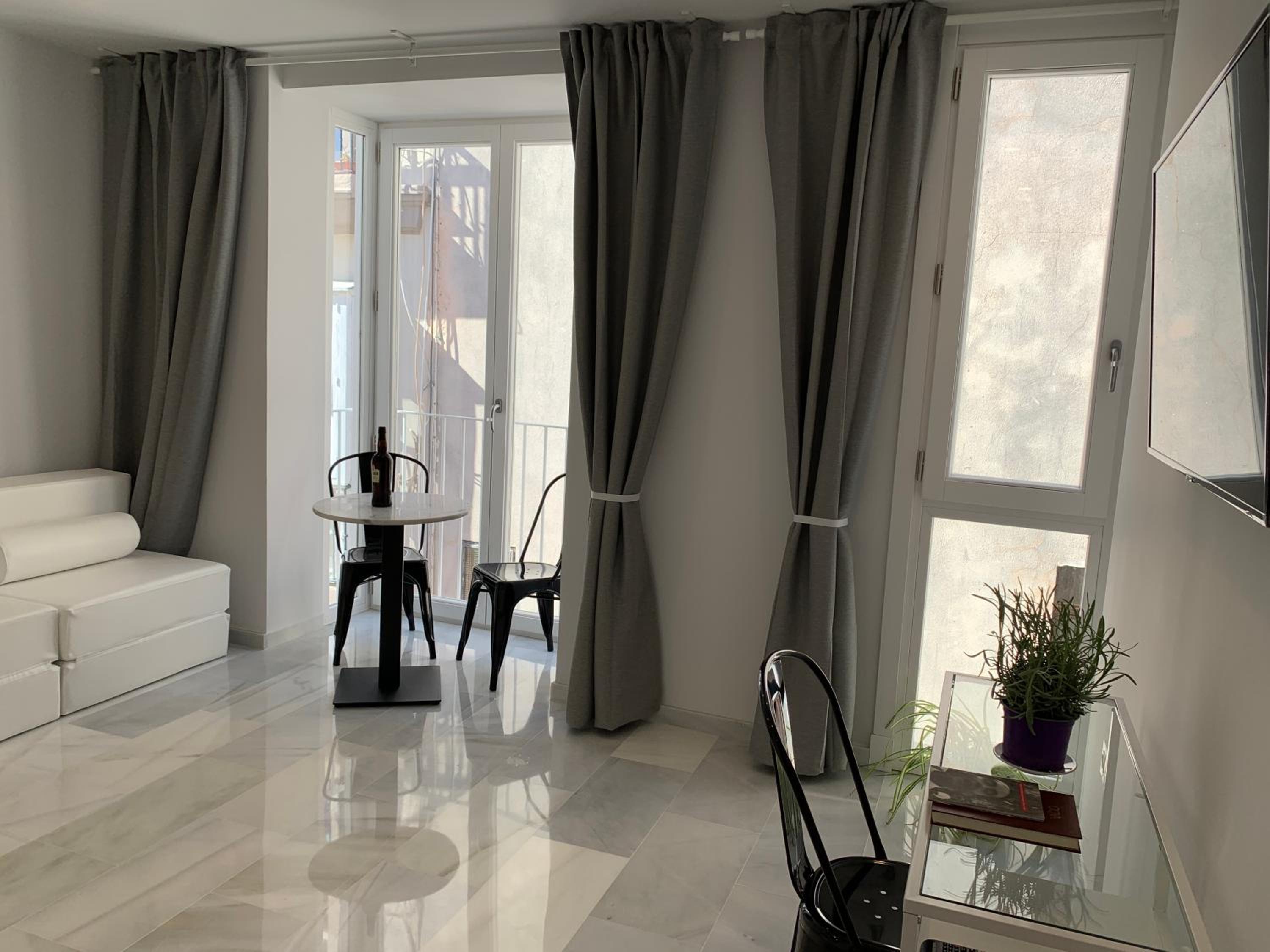 Apartamento con Balcón