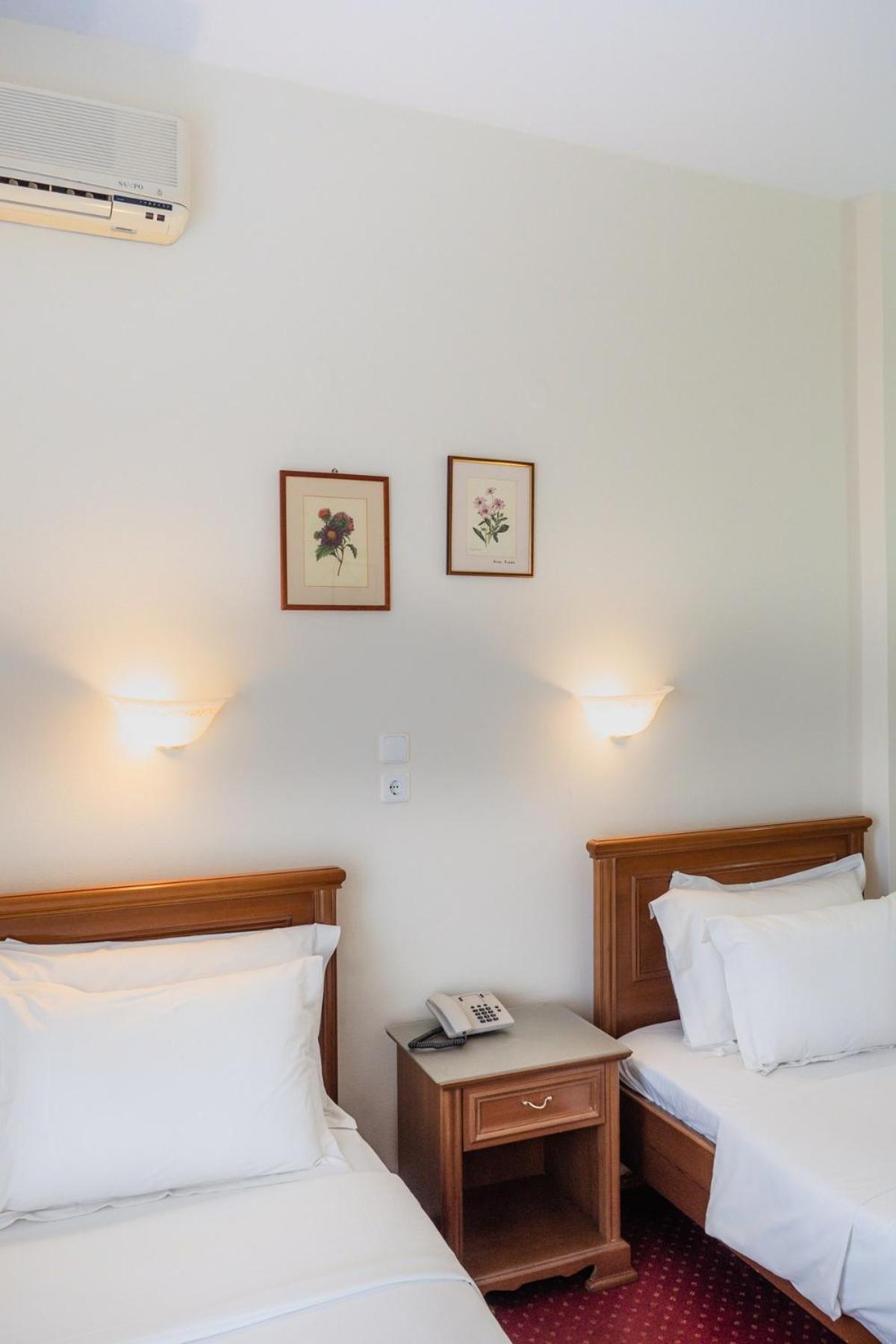 Double or Twin Room with City View photo 3