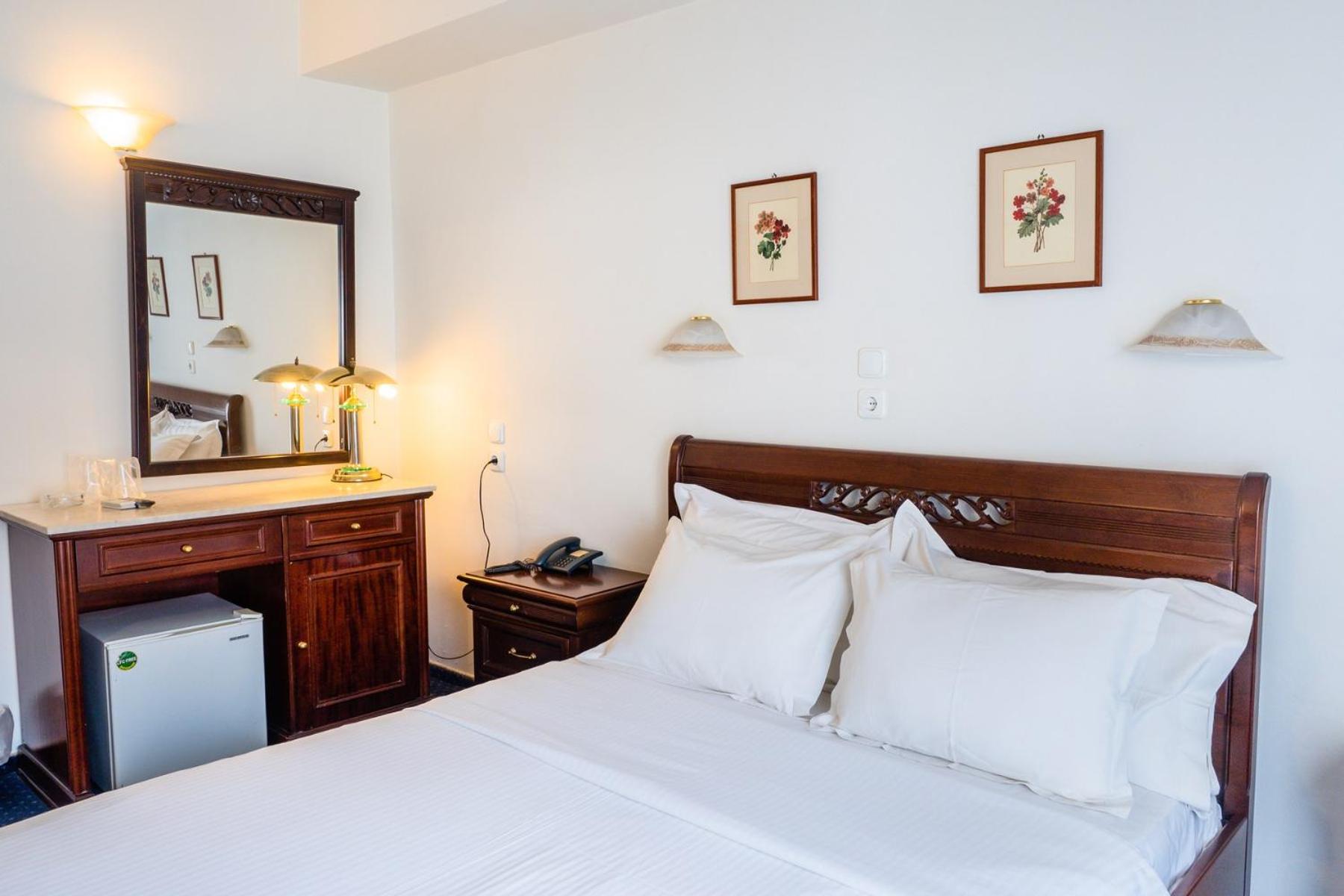 Double or Twin Room with City View photo 2