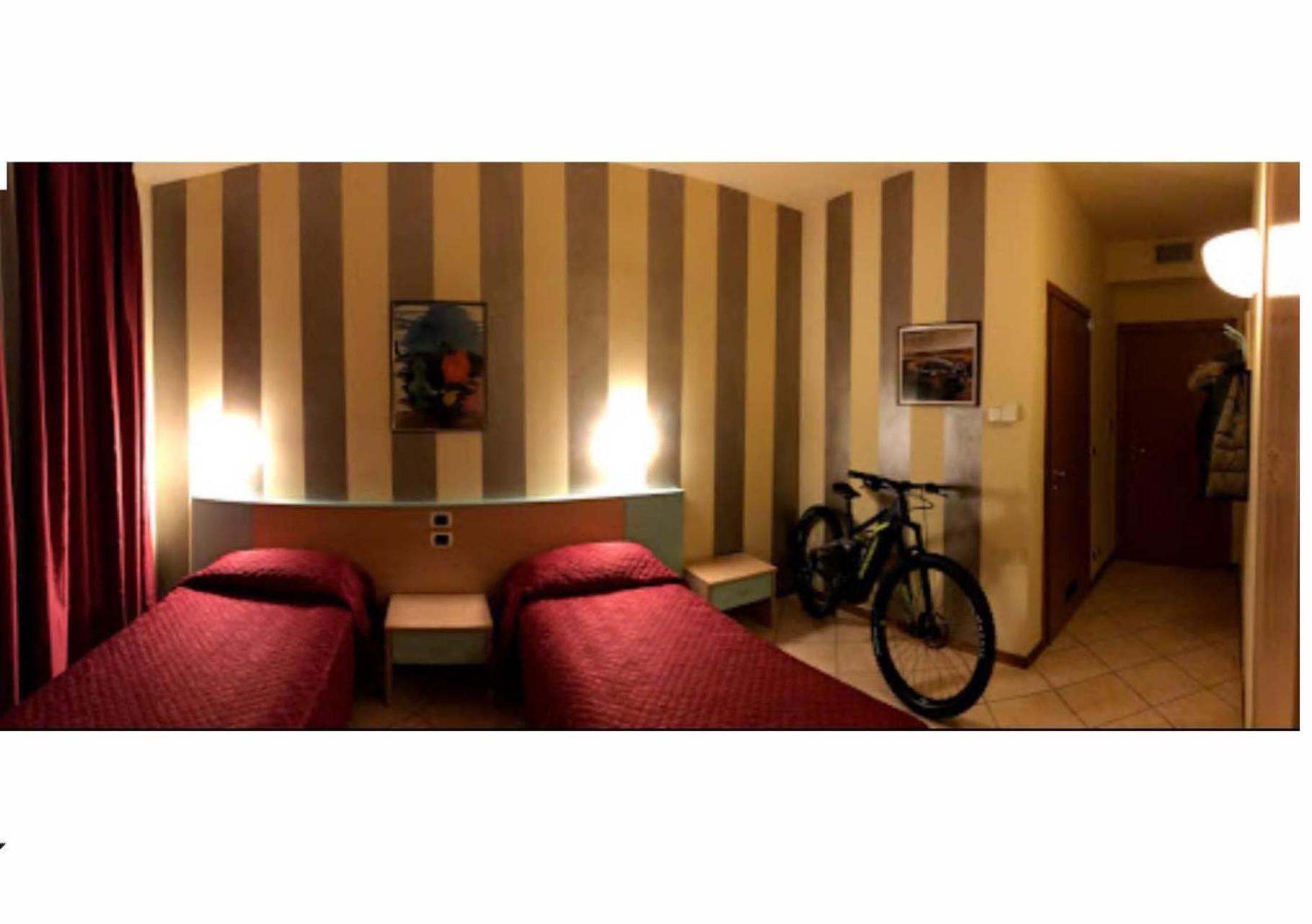 Deluxe Twin Room photo 3