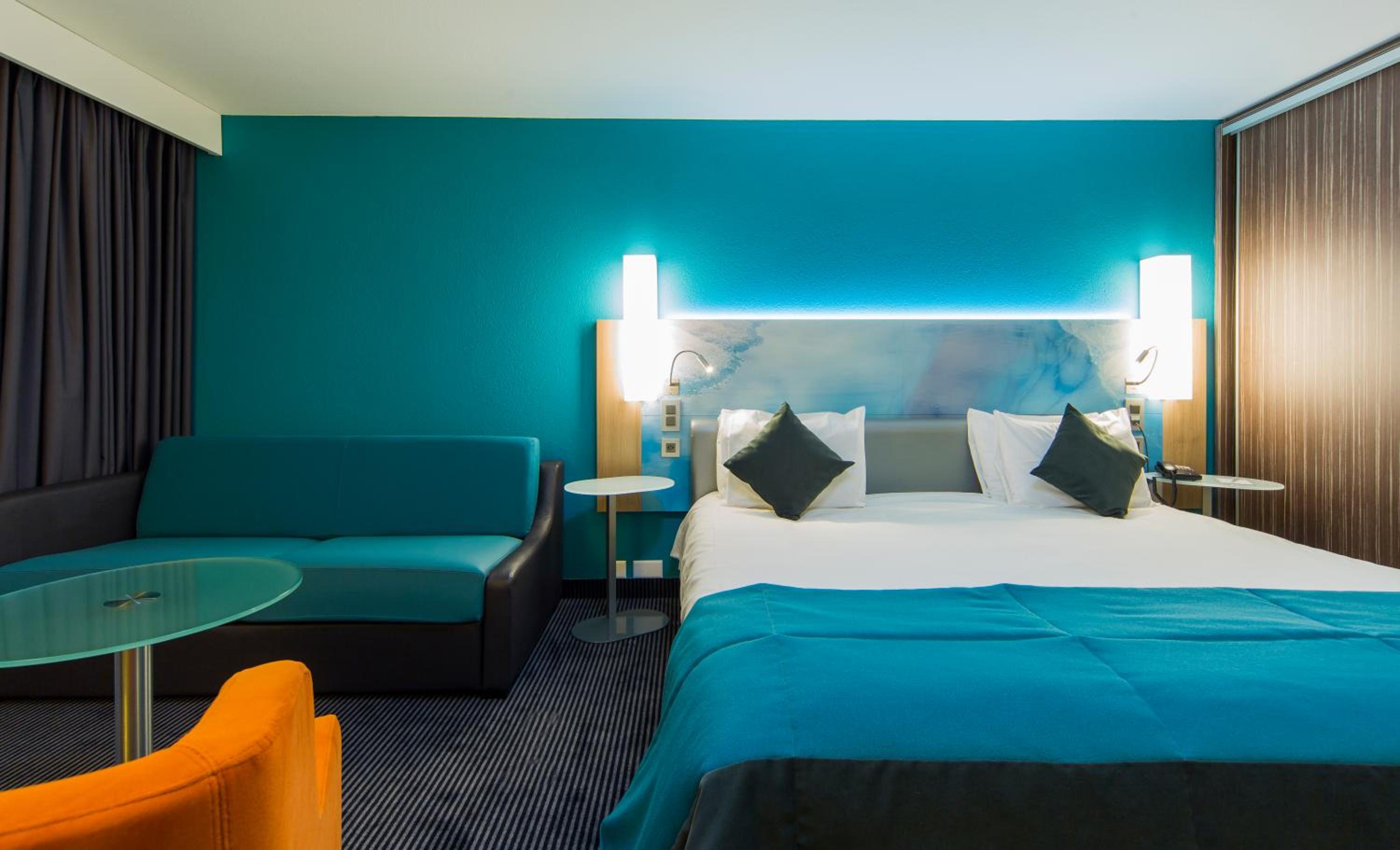 Comfort Room with 1 Double Bed and 1 Sofa Bed with Balcony - Photo 11
