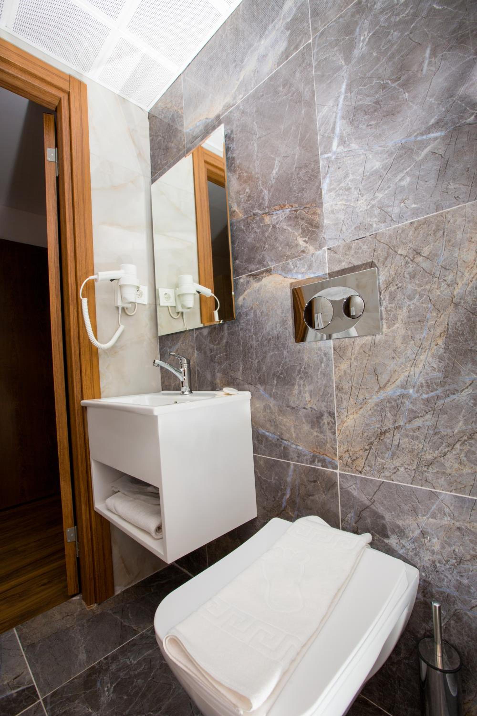 Deluxe Triple Room photo 3